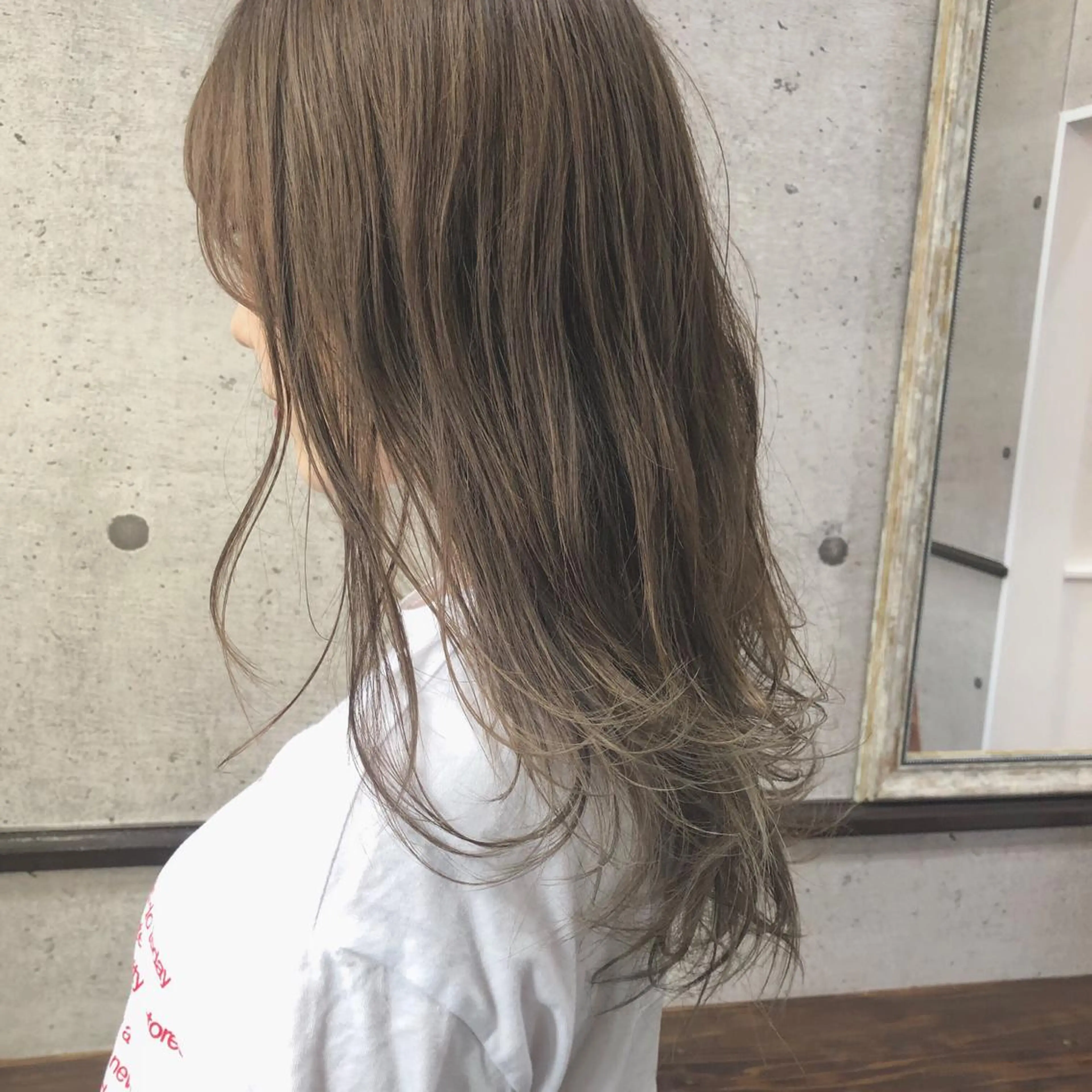 ロング カラー カット ヘアカラー トリートメント 江原 彩華のヘアスタイル