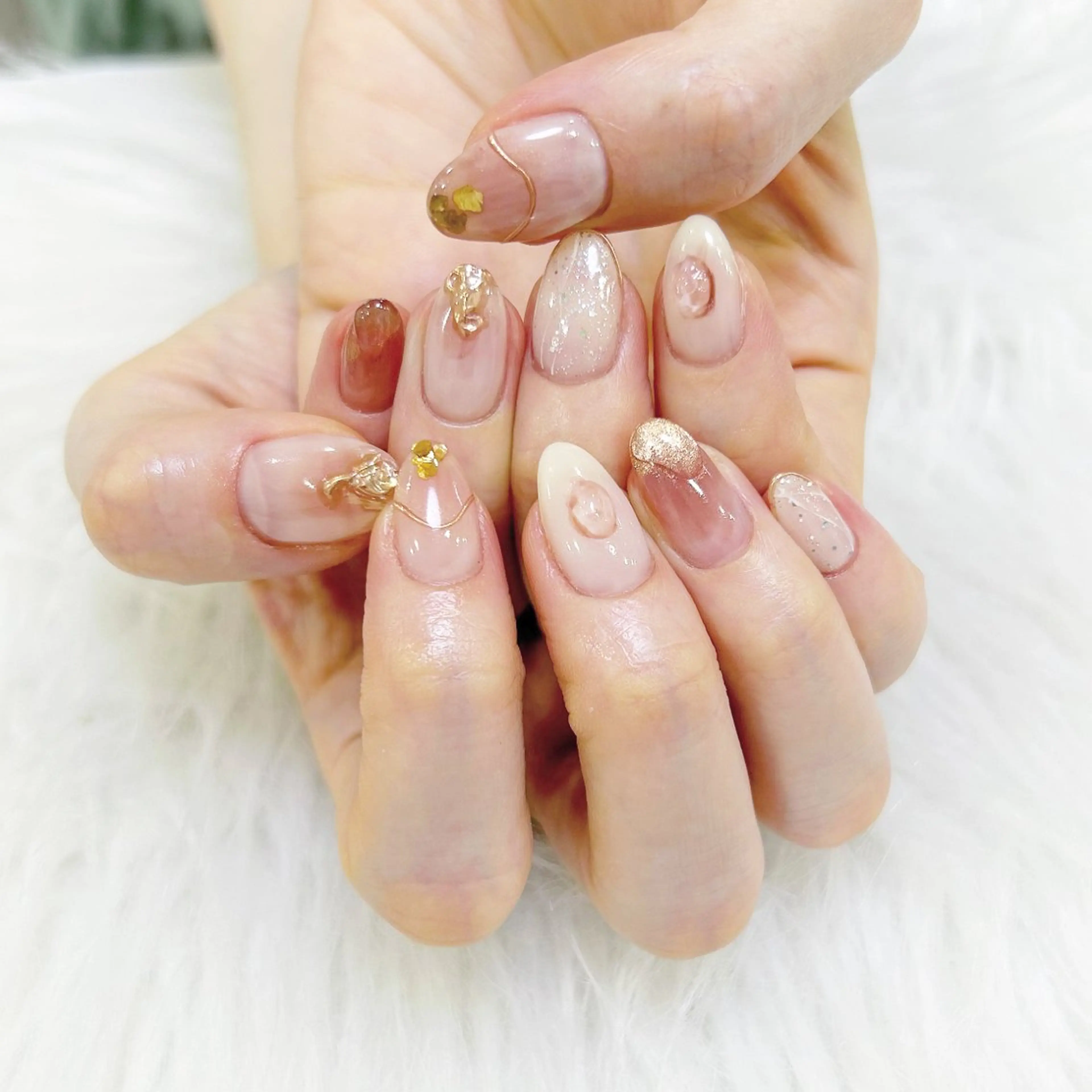 ネイル ブラウン ニュアンスネイル ハンドネイル haacnails（ハーシーネイル）所属・haac nailsのネイルデザイン