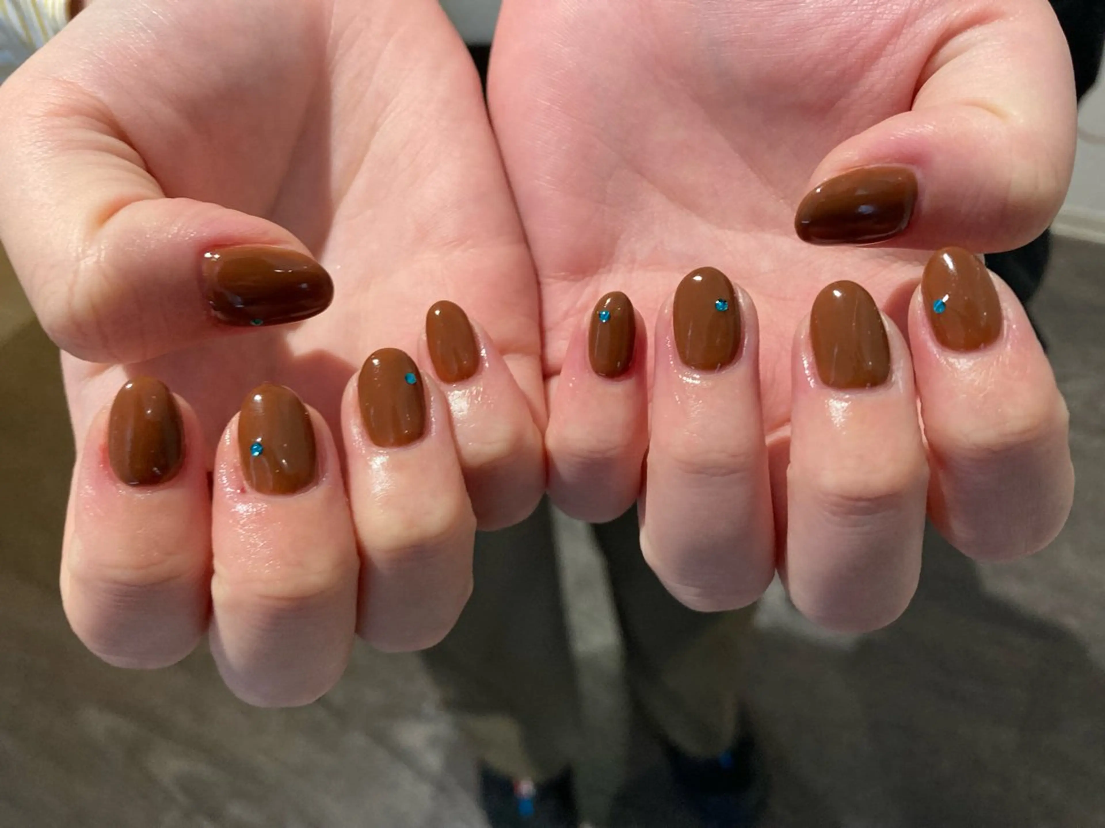 ネイル ブルー ブラウン Yarm As Etelのネイルデザイン