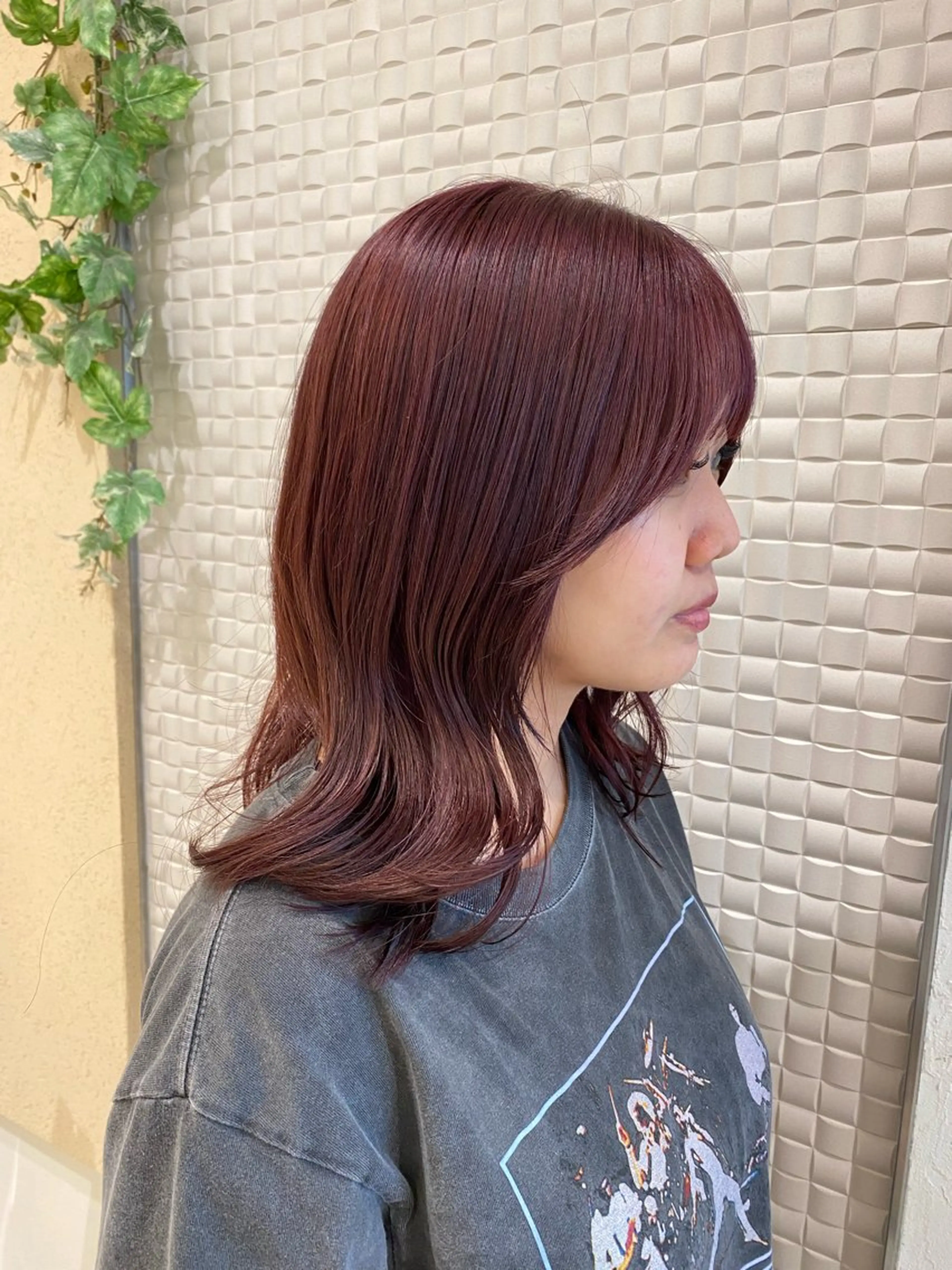 ミディアム カラー ヘアアレンジ カット ヘアカラー トリートメント ヘアセット 新宿スペインカール ヨモギダのヘアスタイル