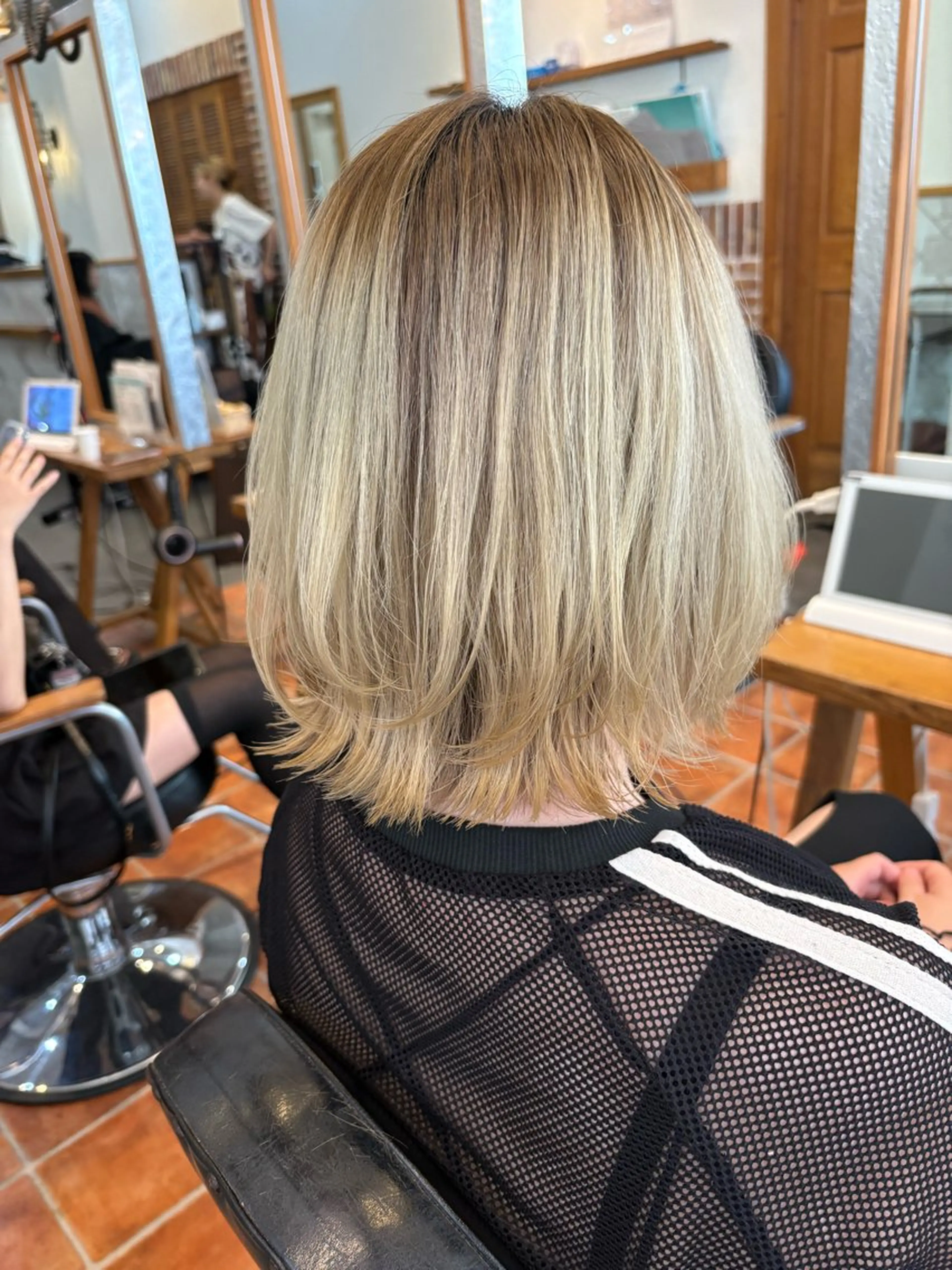 ショート カット momoka/茶屋町 /艶髪カラーのヘアスタイル