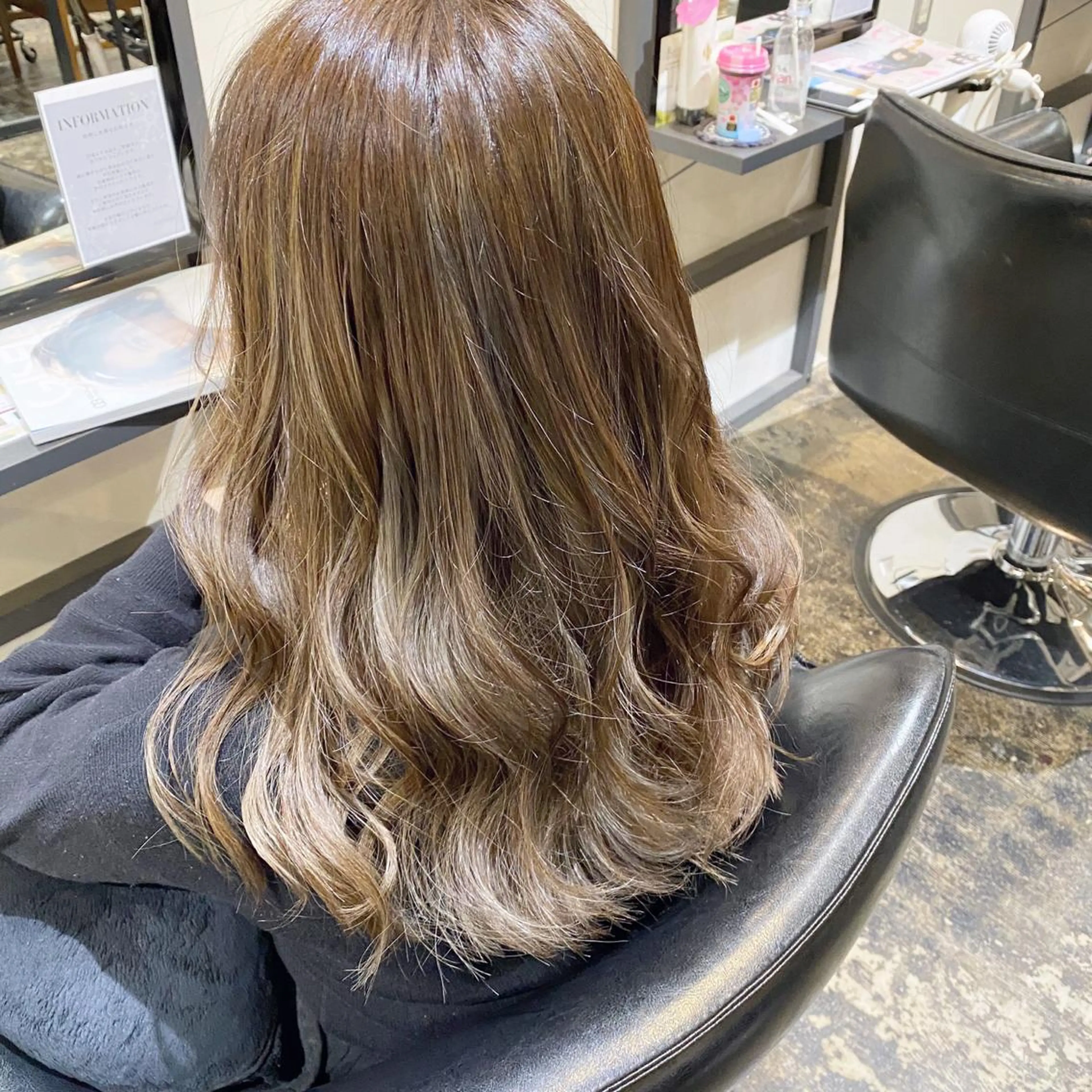 セミロング カラー TRUCK トラックのヘアスタイル