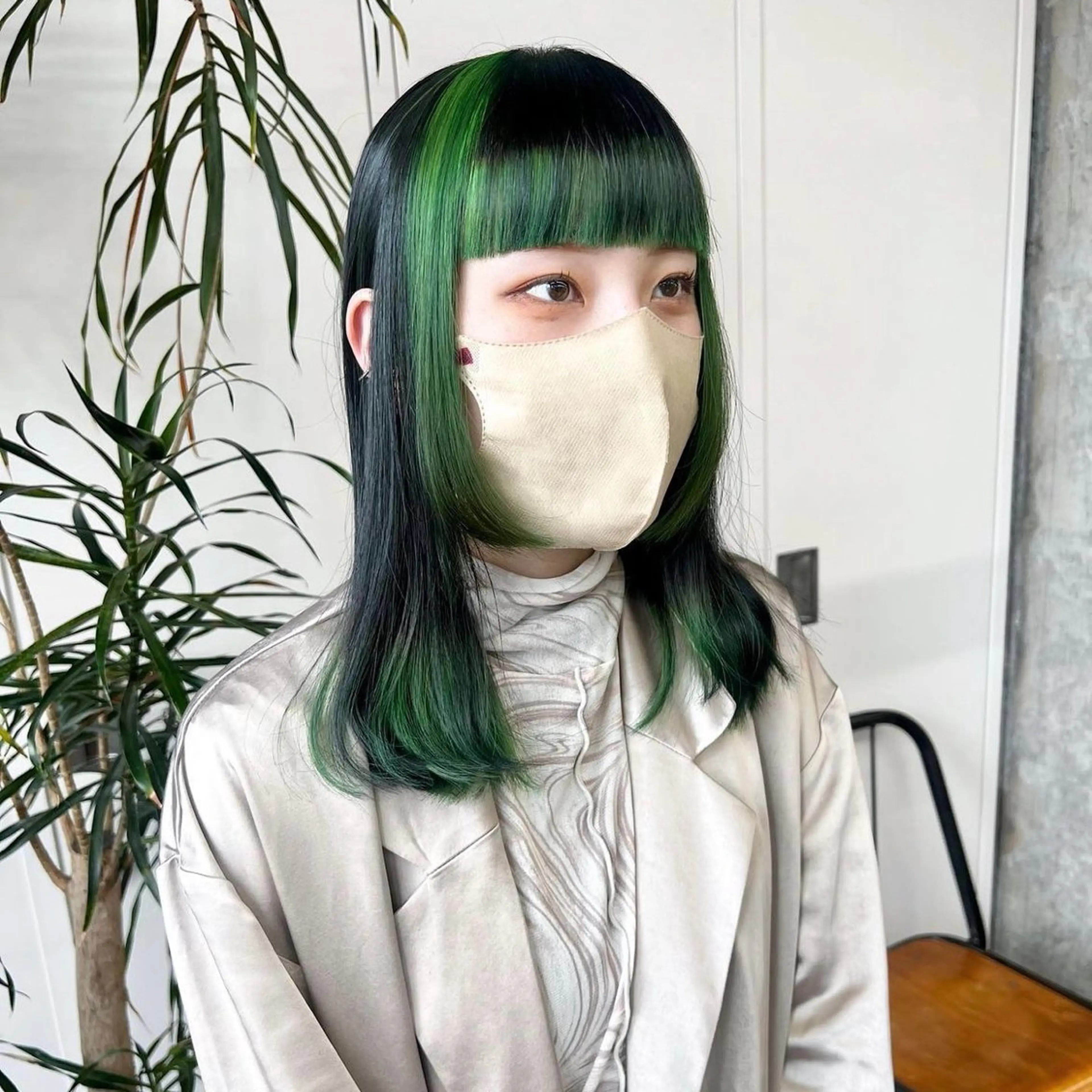 セミロング カラー インナーカラー カット ヘアカラー 韓国 /男女🆗 細江　美紅のヘアスタイル