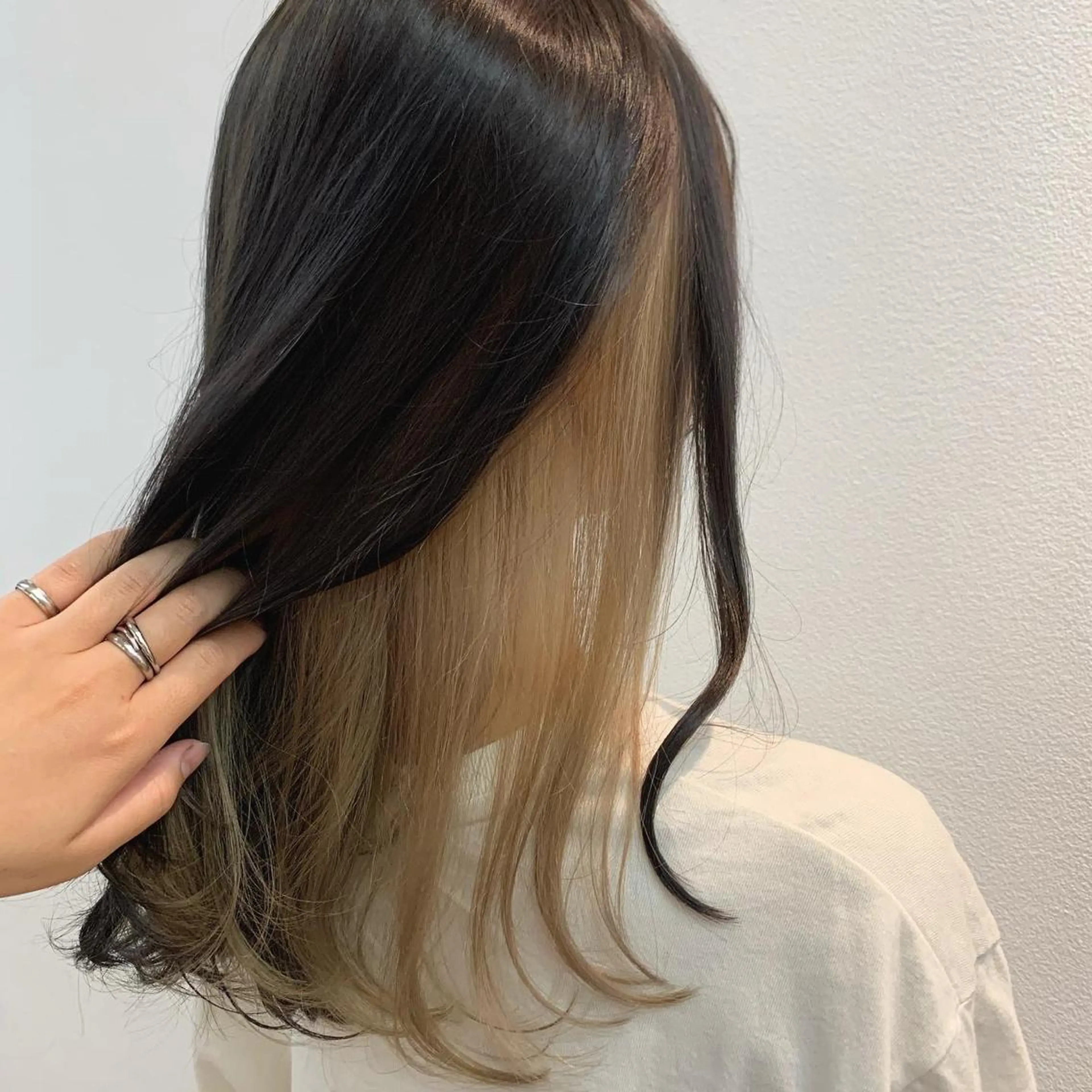 セミロング カラー ベージュカラー インナーカラー ミルクティーベージュ カット ヘアカラー トリートメント IORI #韓国ヘア#髪質改善のヘアスタイル