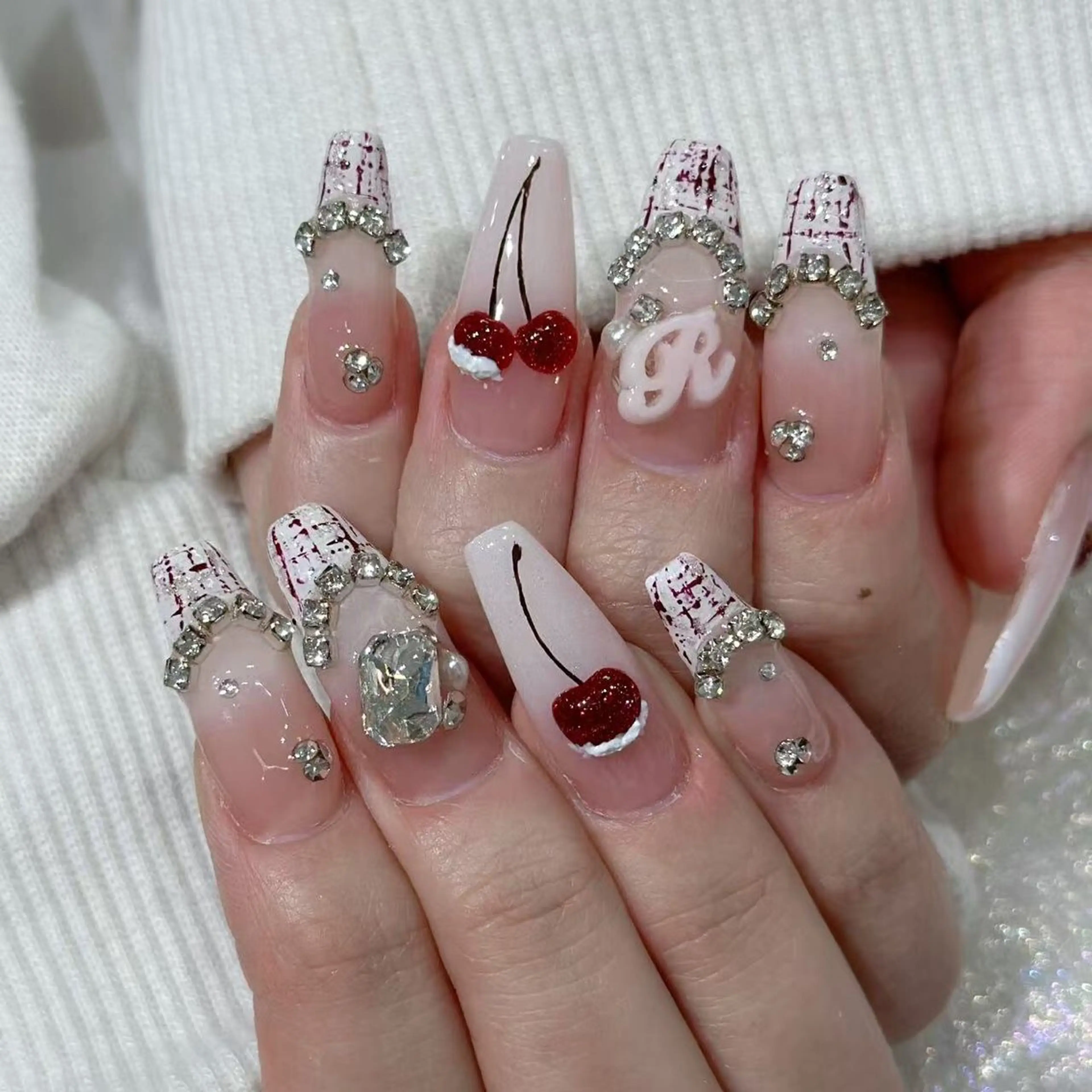 ネイル ハンドネイル Queens テイのネイルデザイン