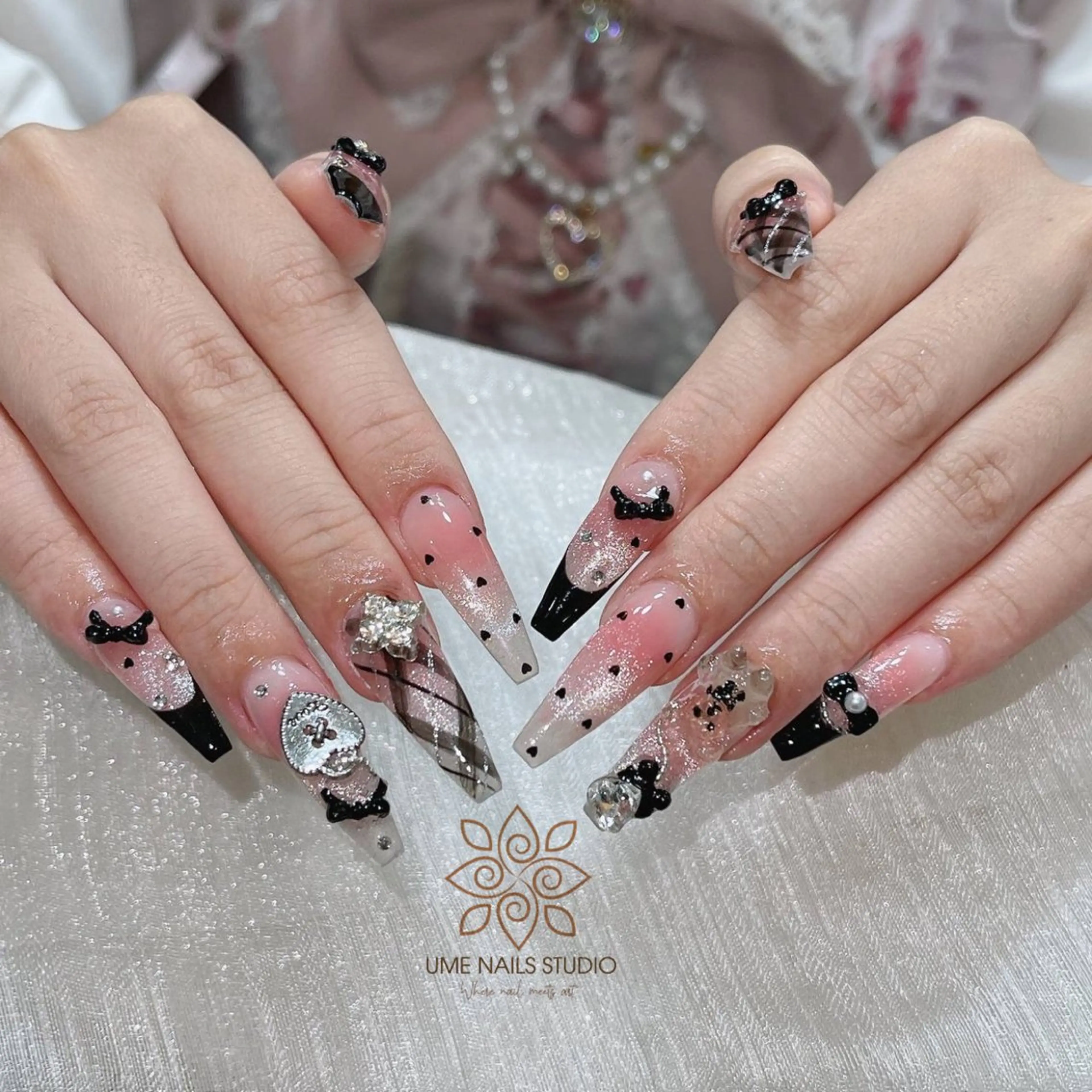 ネイル チークネイル クリアネイル ガーリー キラキラネイル 韓国ネイル ハンドネイル Ume Nail Studioのネイルデザイン