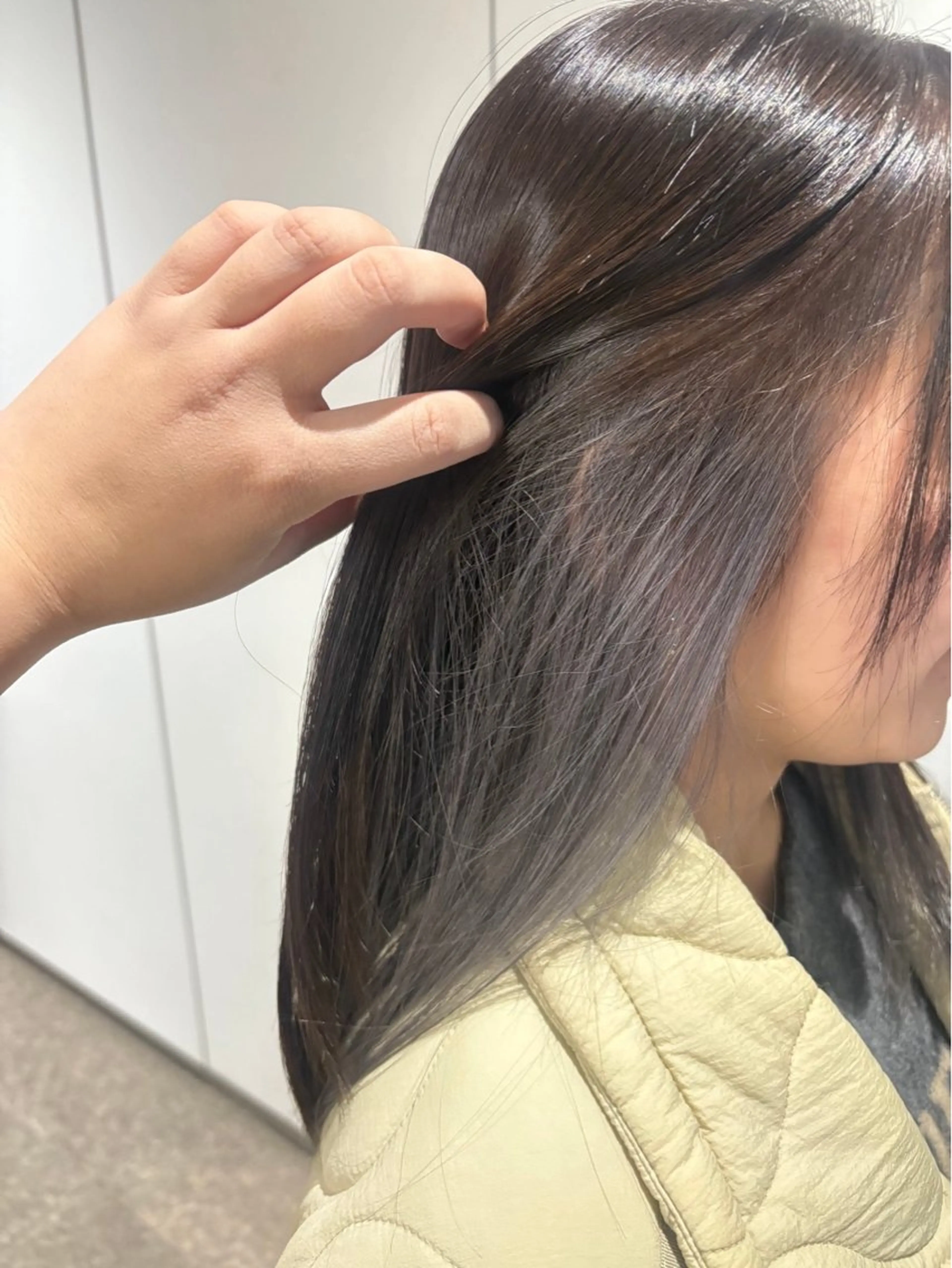 ロング カラー シルバー neaf 六本木店所属・六本木🩷ハイライト 望月彩音のヘアスタイル