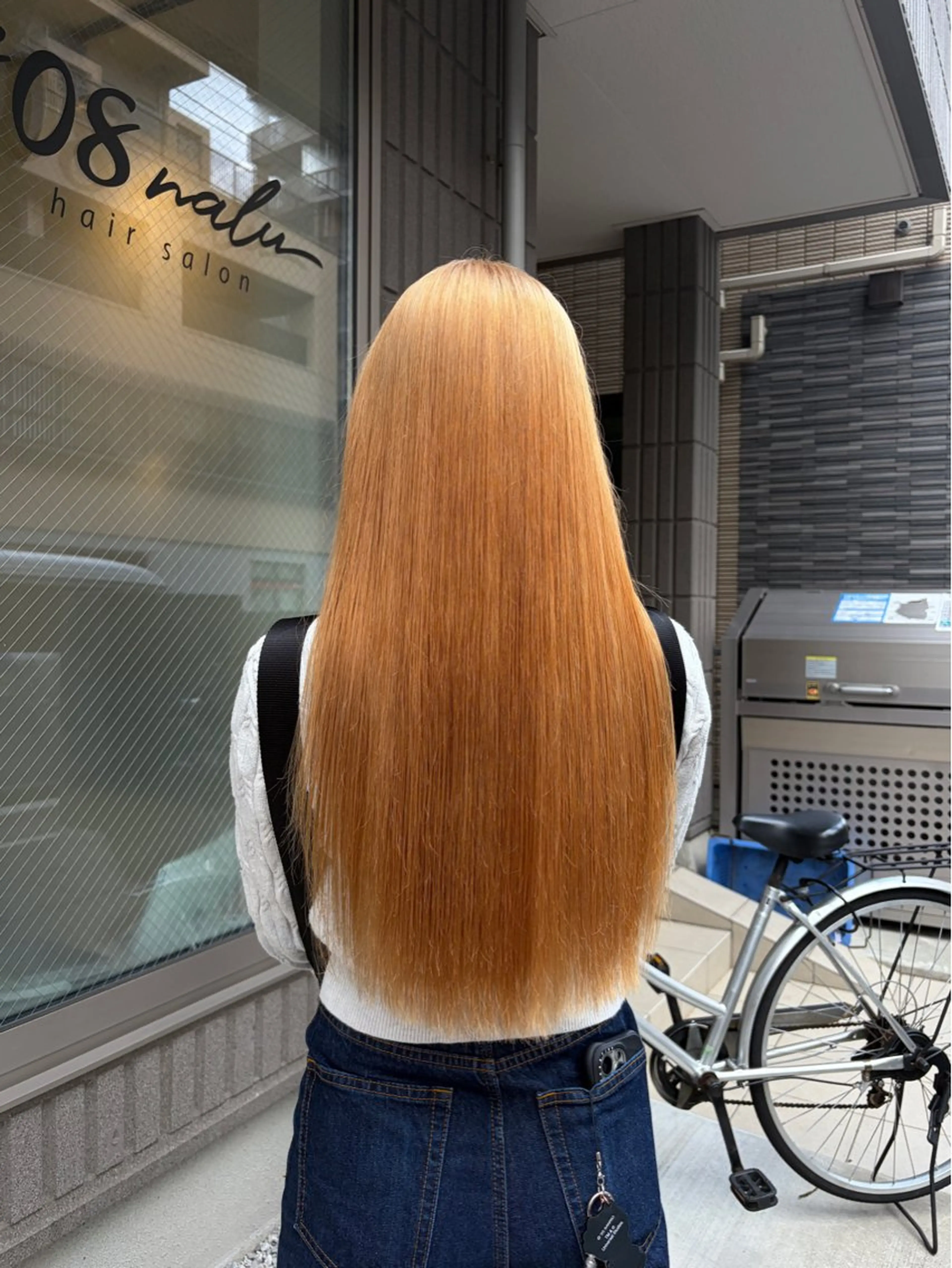 ロング カラー ヘアカラー 荒井 茉凜のヘアスタイル