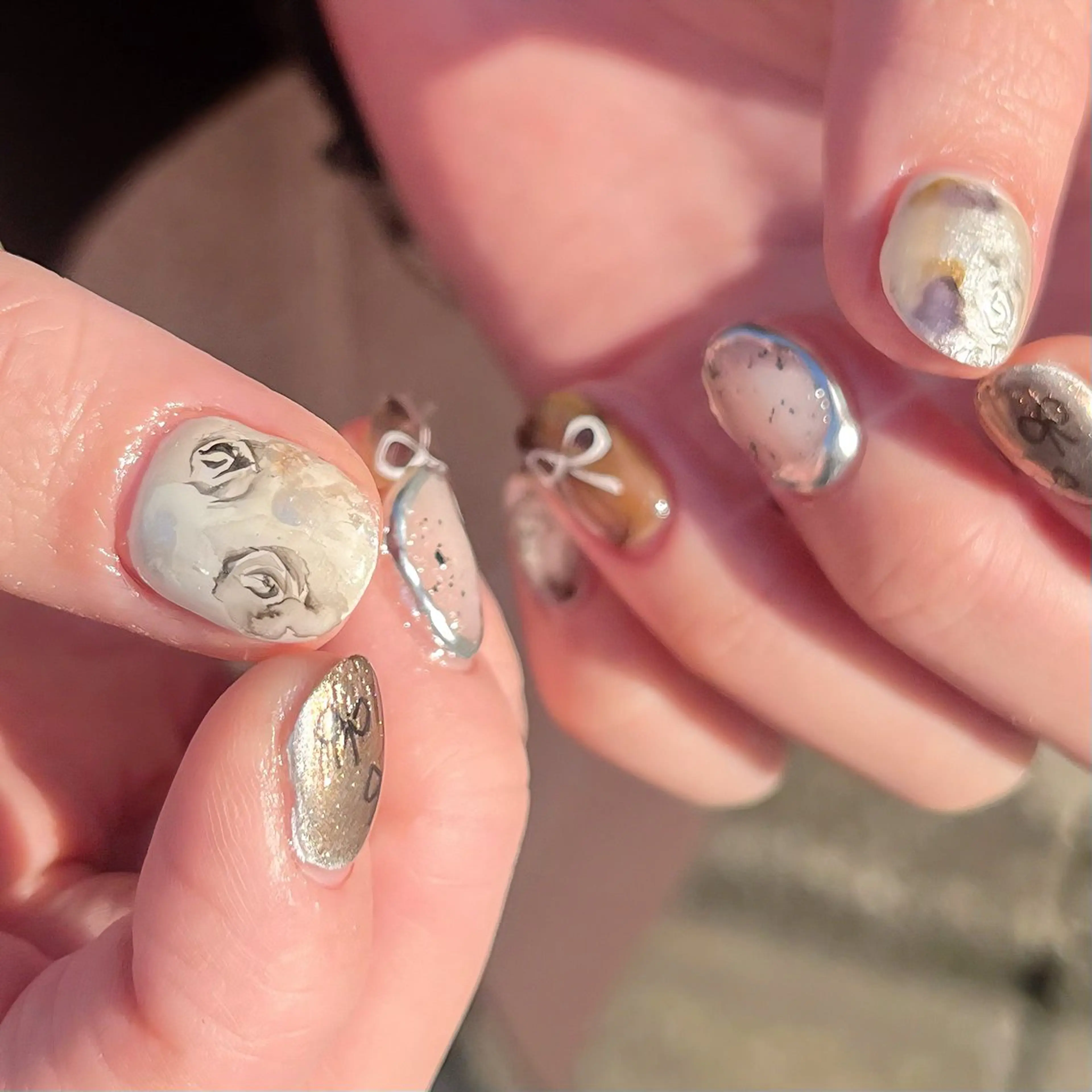 ネイル フラワーネイル ホログラムネイル ミラーネイル ニュアンスネイル リボン ハンドネイル 🫧OPELIA NAIL渋谷🫧のネイルデザイン