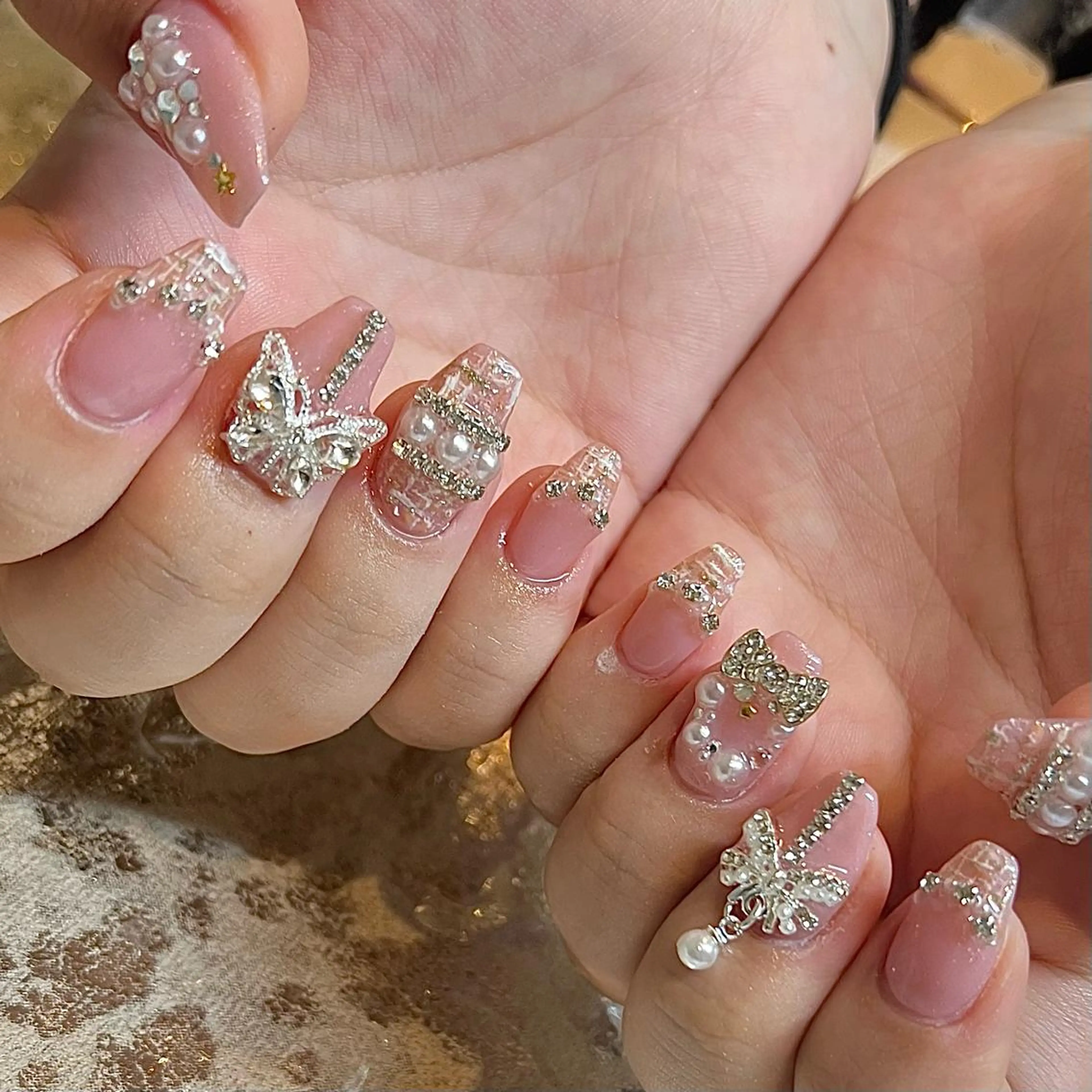 ミディアム ネイル ピンク ツイードネイル ハンドネイル H🌺 NAILのネイルデザイン