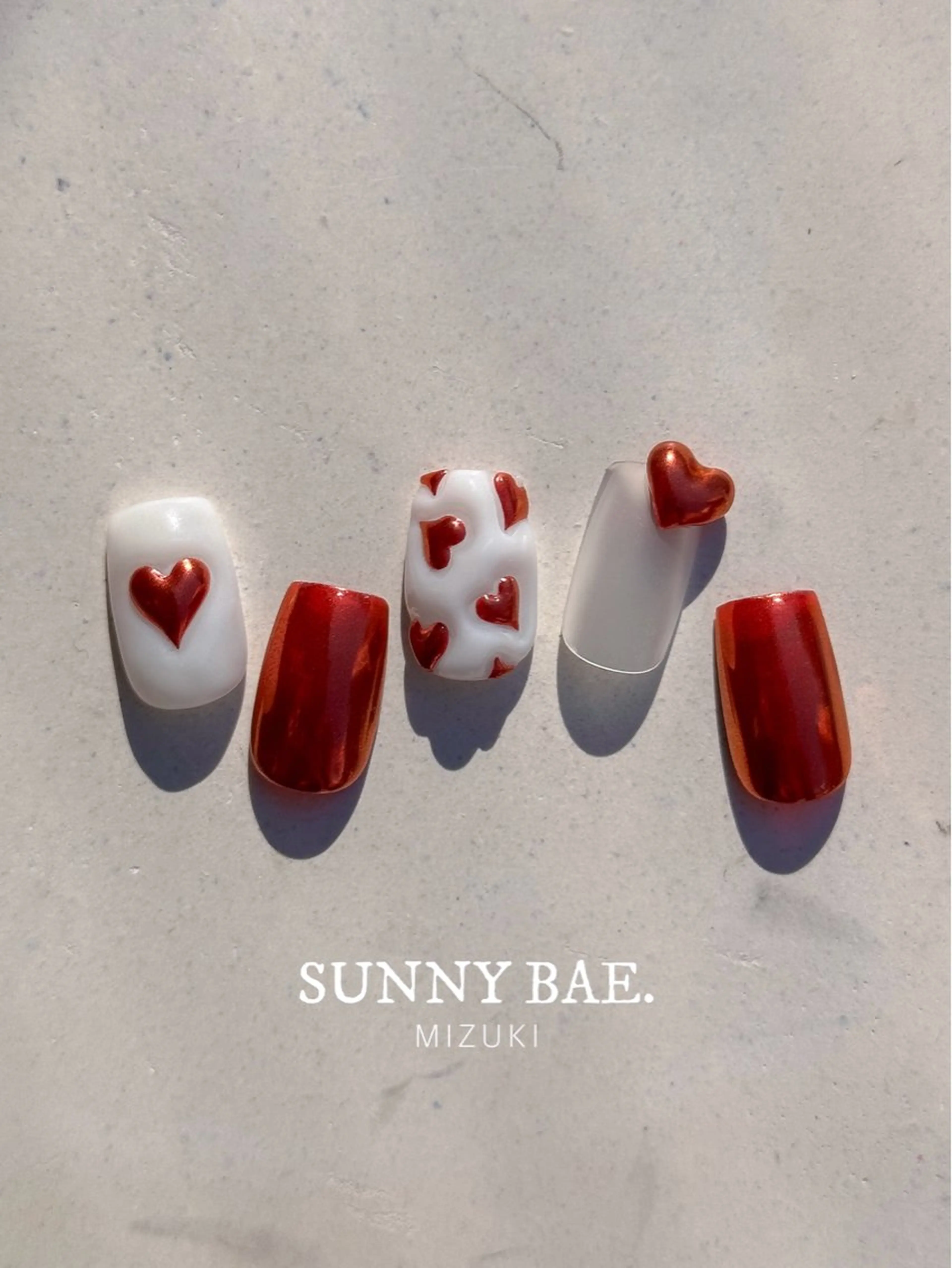 ネイル ハート ミラーネイル ぷっくりネイル 赤色 バレンタイン ハンドネイル SUNNY BAE. 🌼MIZUKIのネイルデザイン