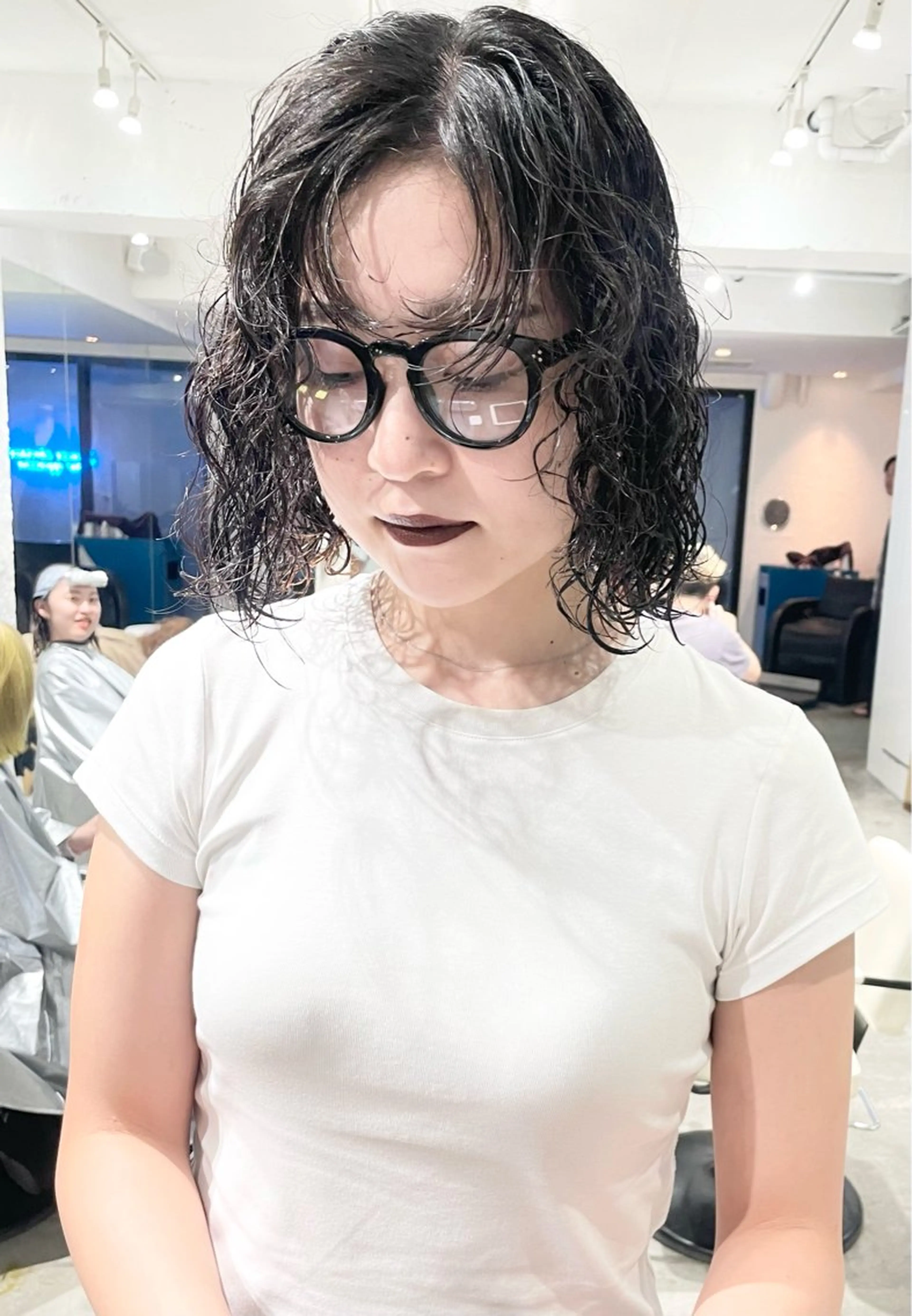 ショート パーマ ボブ ハイライト レイヤーカット ショートヘア カット パーマ トリートメント スパイラルパーマ 🌐hina⭐️のヘアスタイル