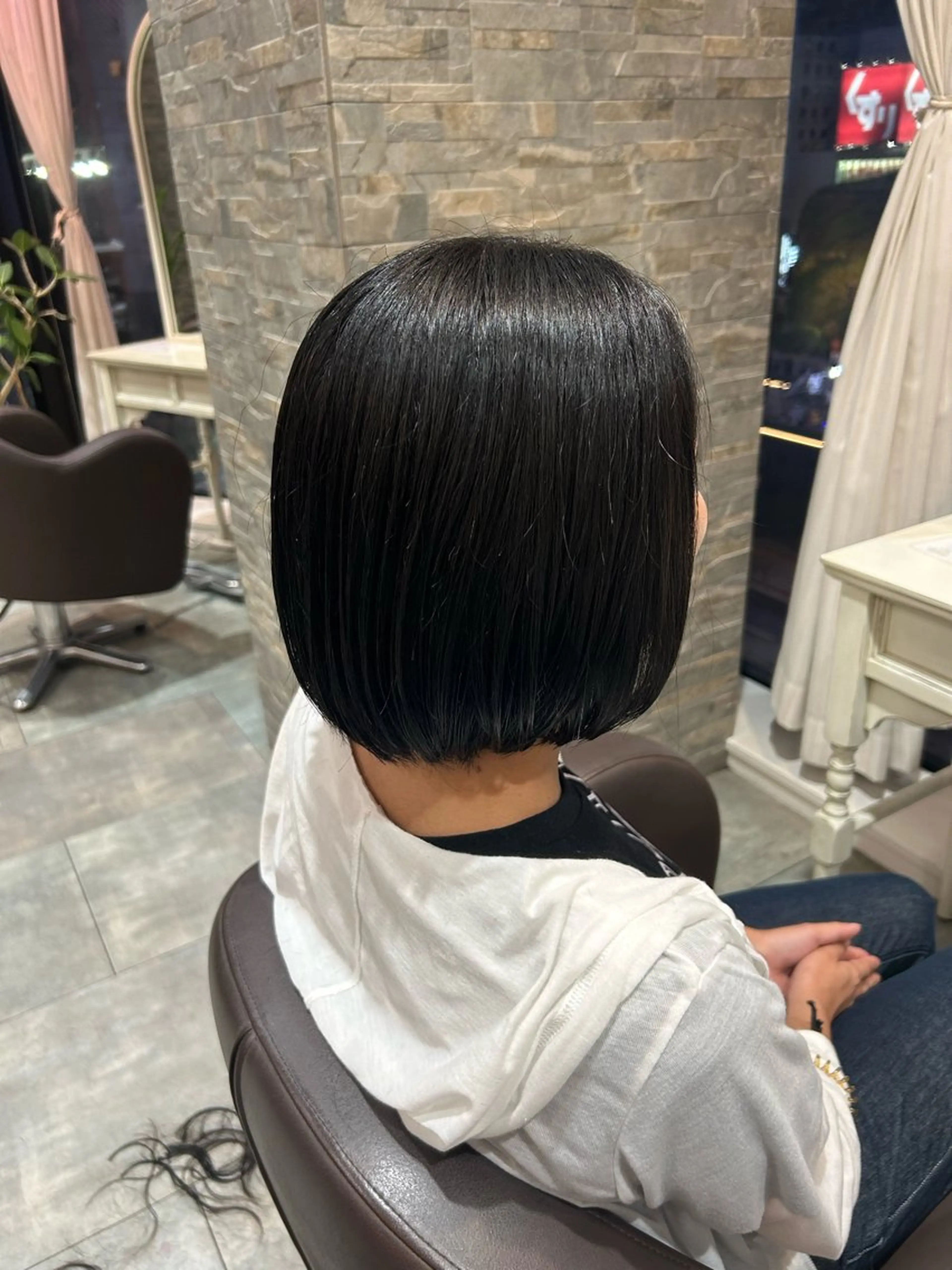 ミディアム La Bless 大阪梅田所属・梅田 ミディアム ショートYUKINOのヘアスタイル