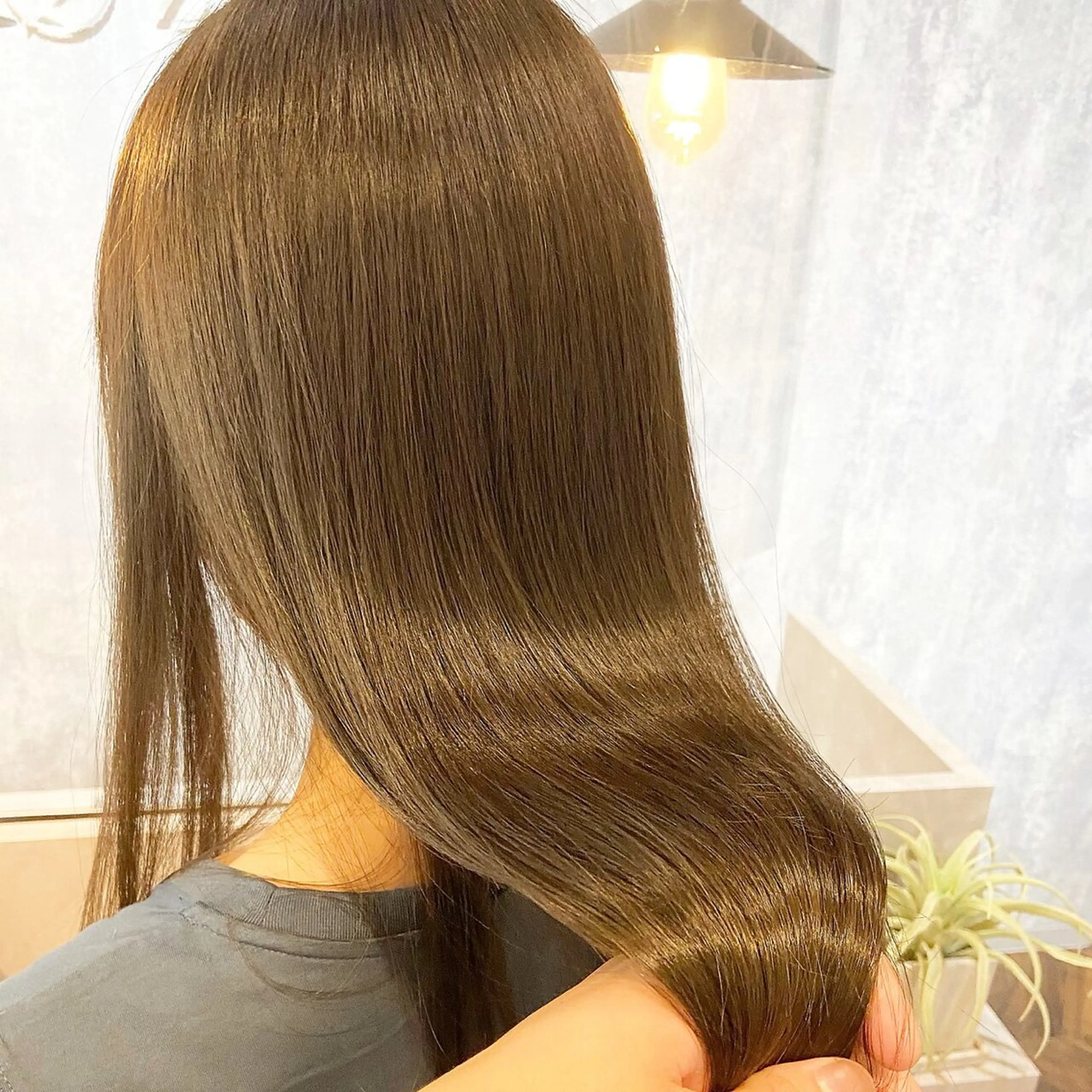 ロング ボブ 髪質改善 韓国風ヘア レイヤーカット 縮毛矯正 suii..hair designブリーチのヘアスタイル