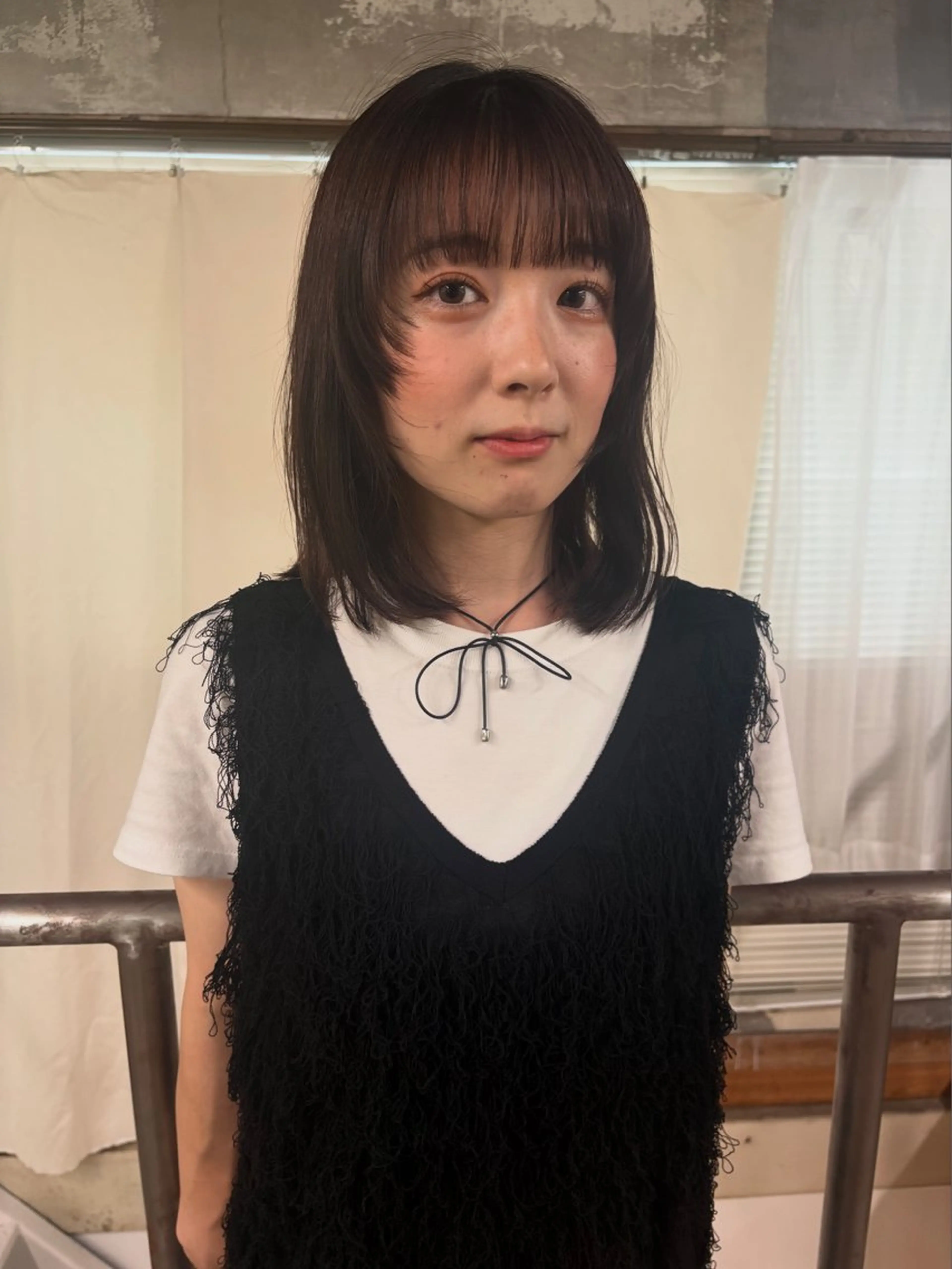 ミディアム カット ヘアカラー トリートメント Hina .のヘアスタイル