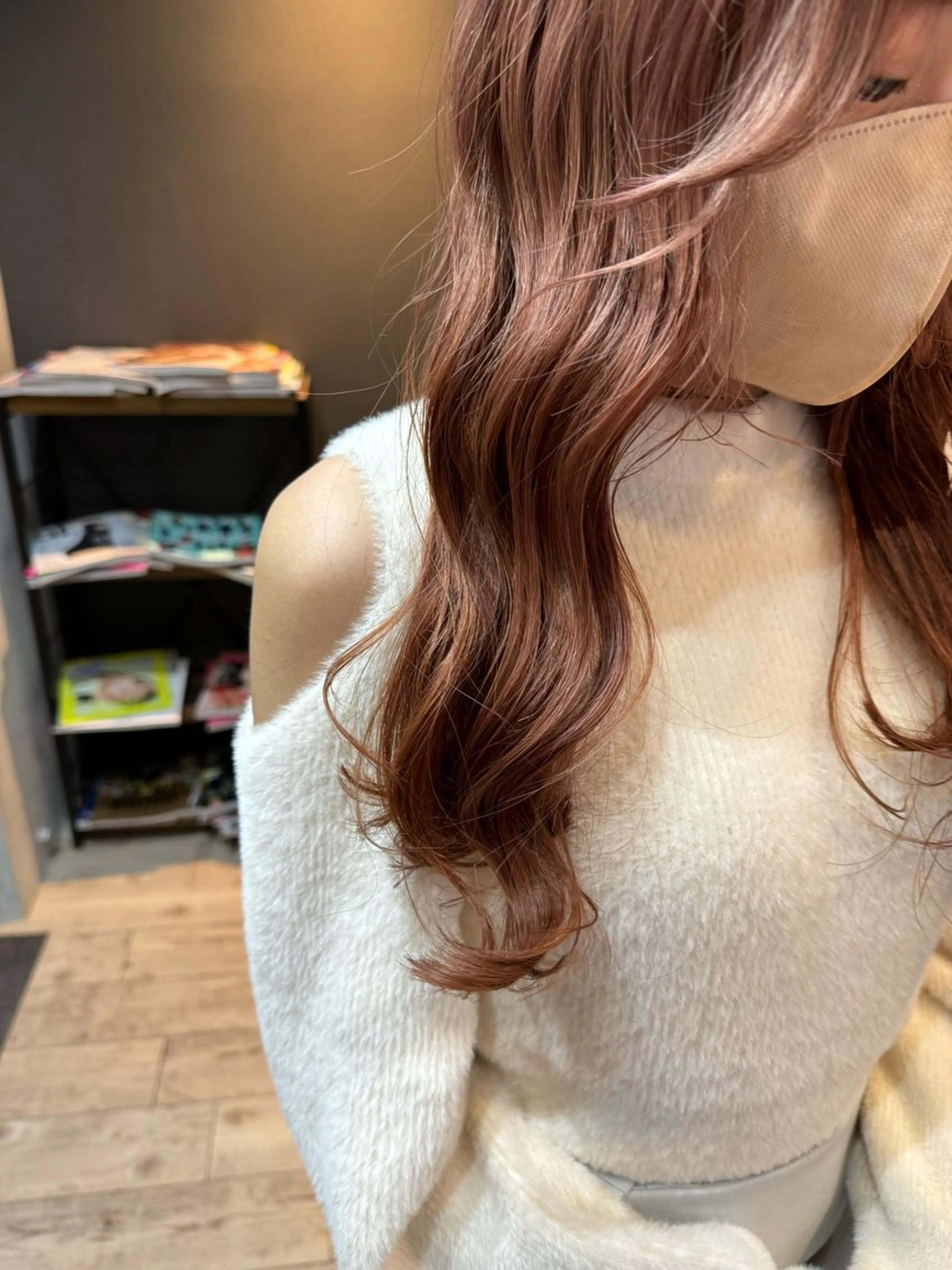 ロング カラー ベージュカラー ブリーチ ピンクカラー ピンクベージュ ワタナベ テルマサのヘアスタイル