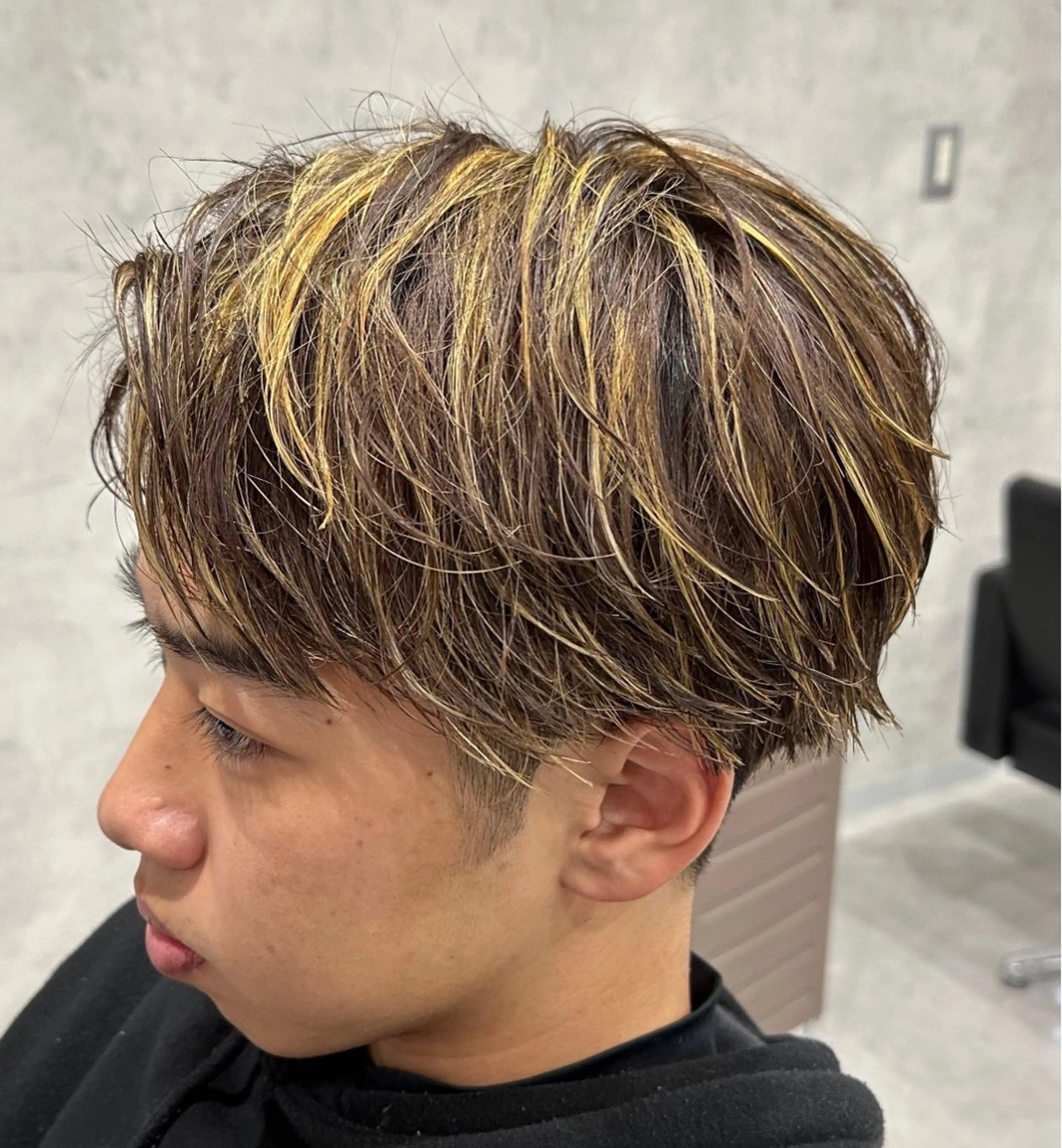 ショート カラー メンズ メンズブリーチ メンズハイライト ブリーチ ハイライトカラー ハイライト ヘアカラー トリートメント ✨メンズ特化✨ サーフカール🏄‍♂のヘアスタイル
