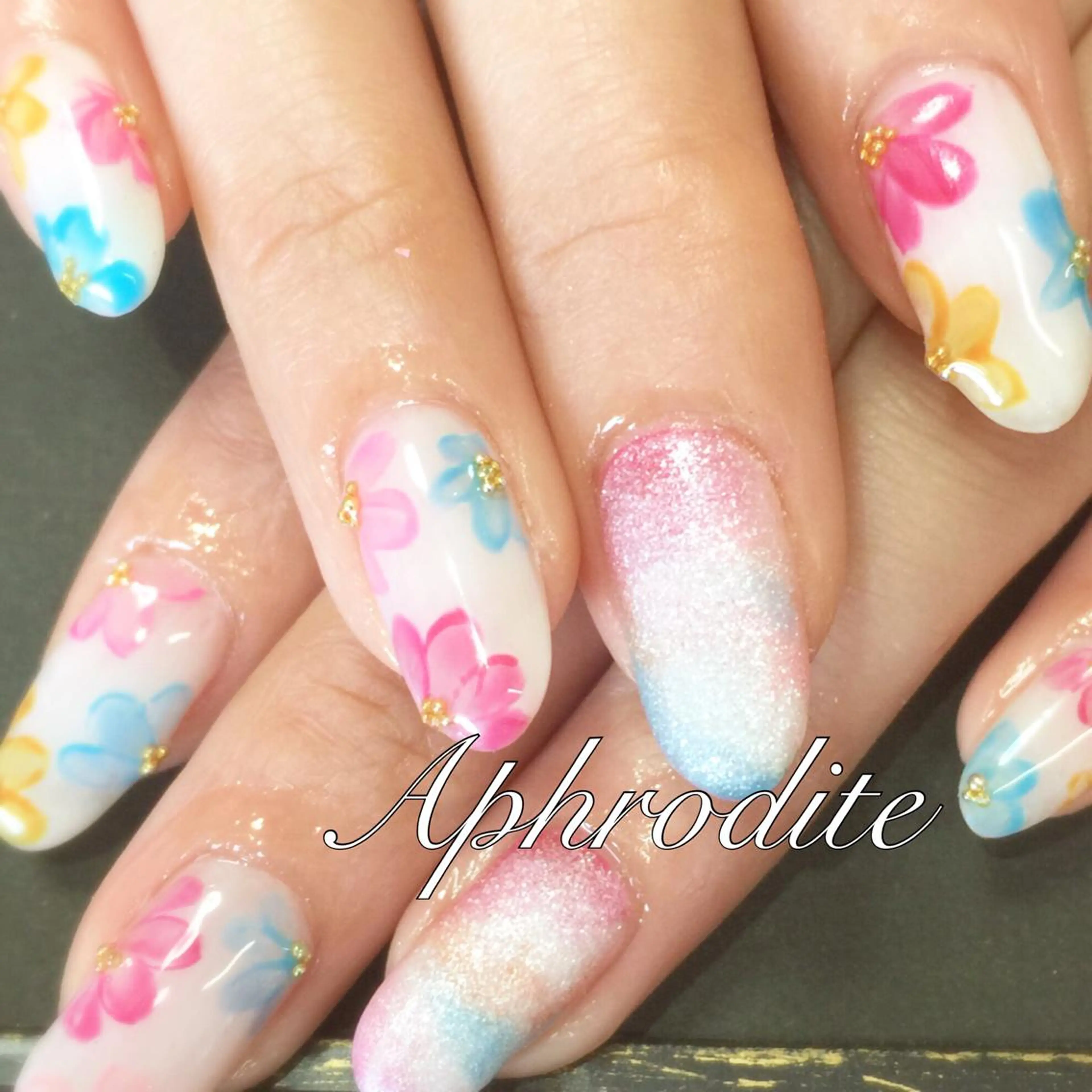 ショート ミディアム ネイル ブルー APHRODITE Nagisaのネイルデザイン