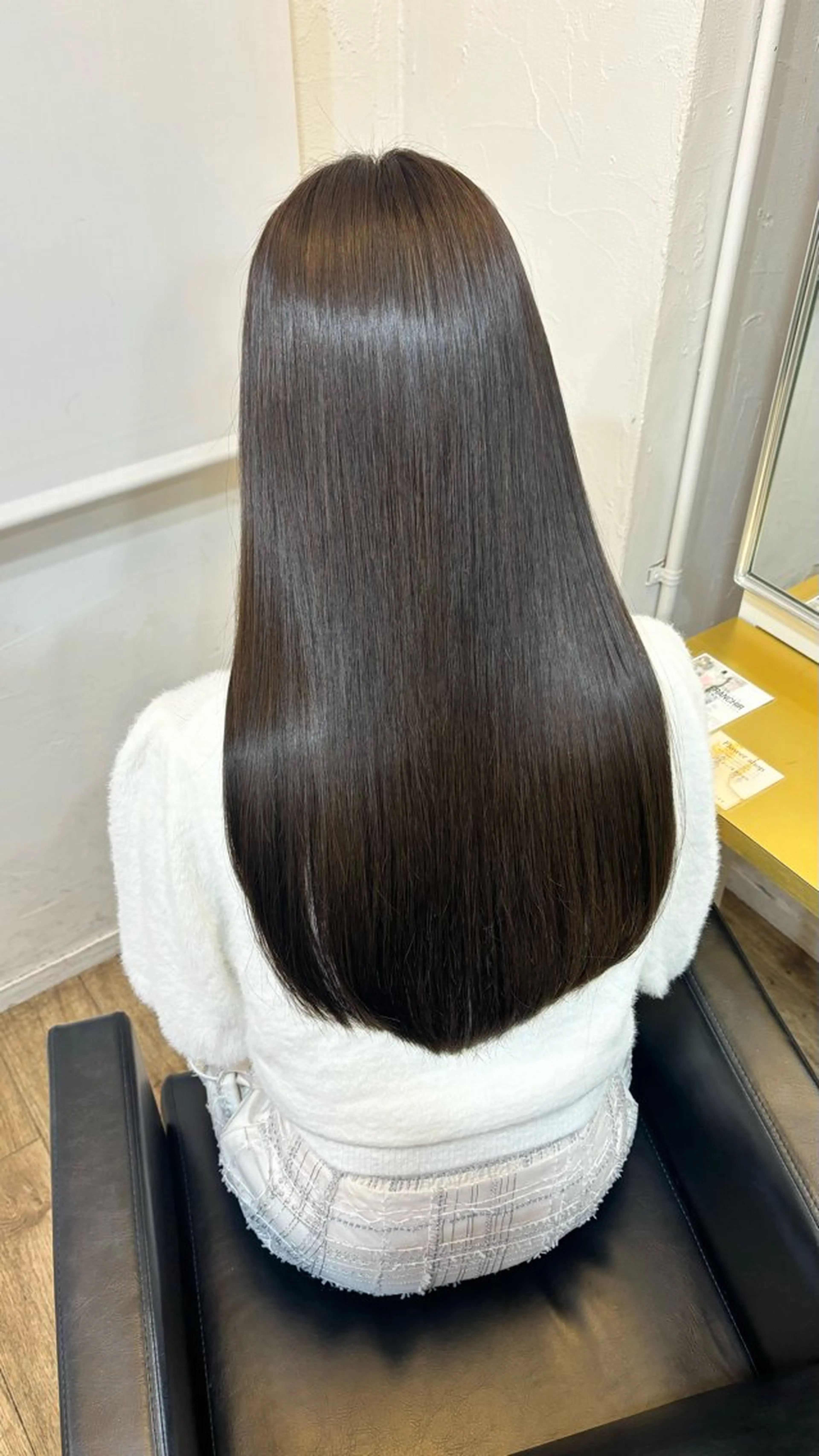 ロング パーマ シオン/艶髪/ グレージュカラーのヘアスタイル