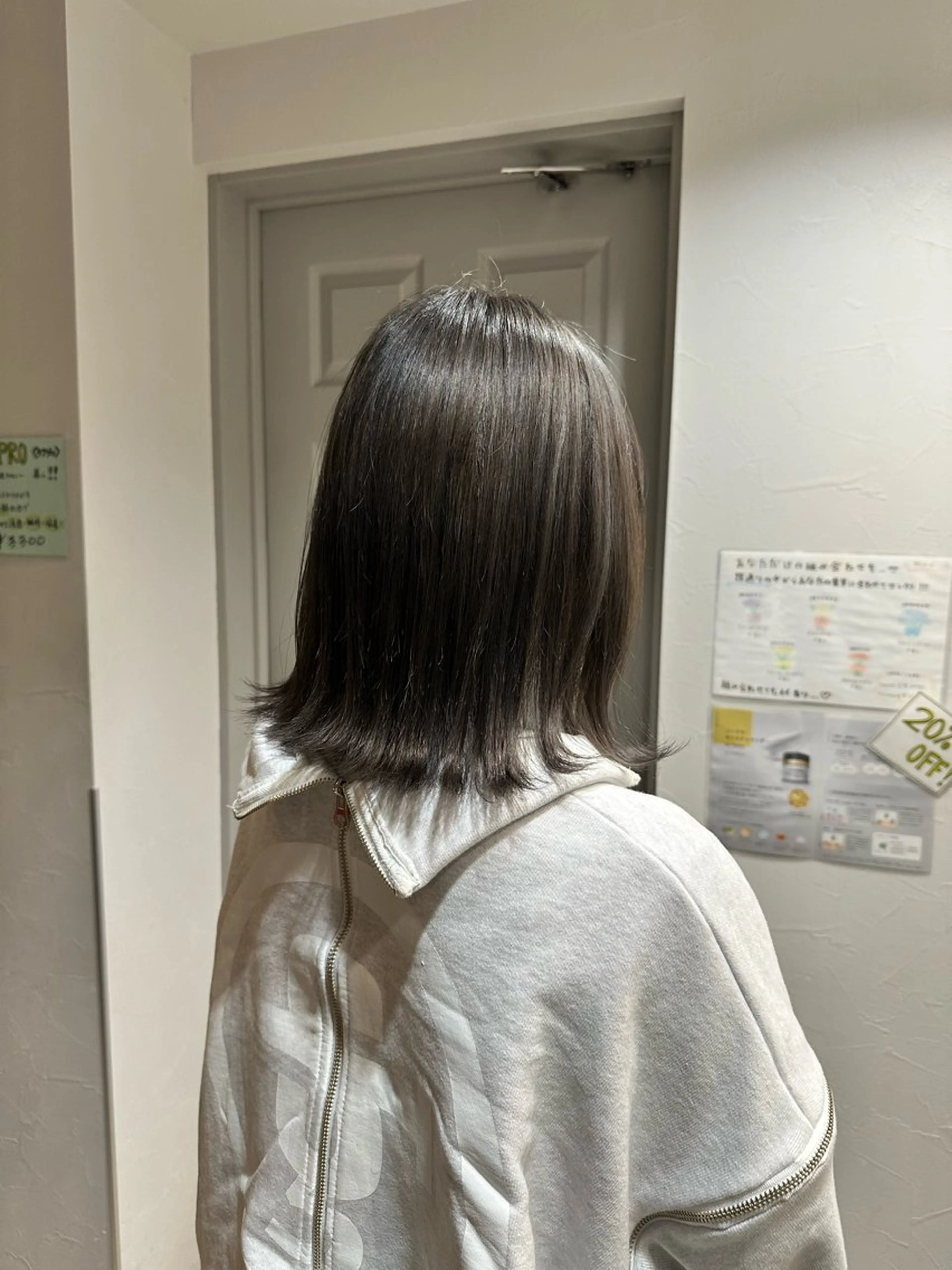 ミディアム カラー グレージュ 三木 まことのヘアスタイル