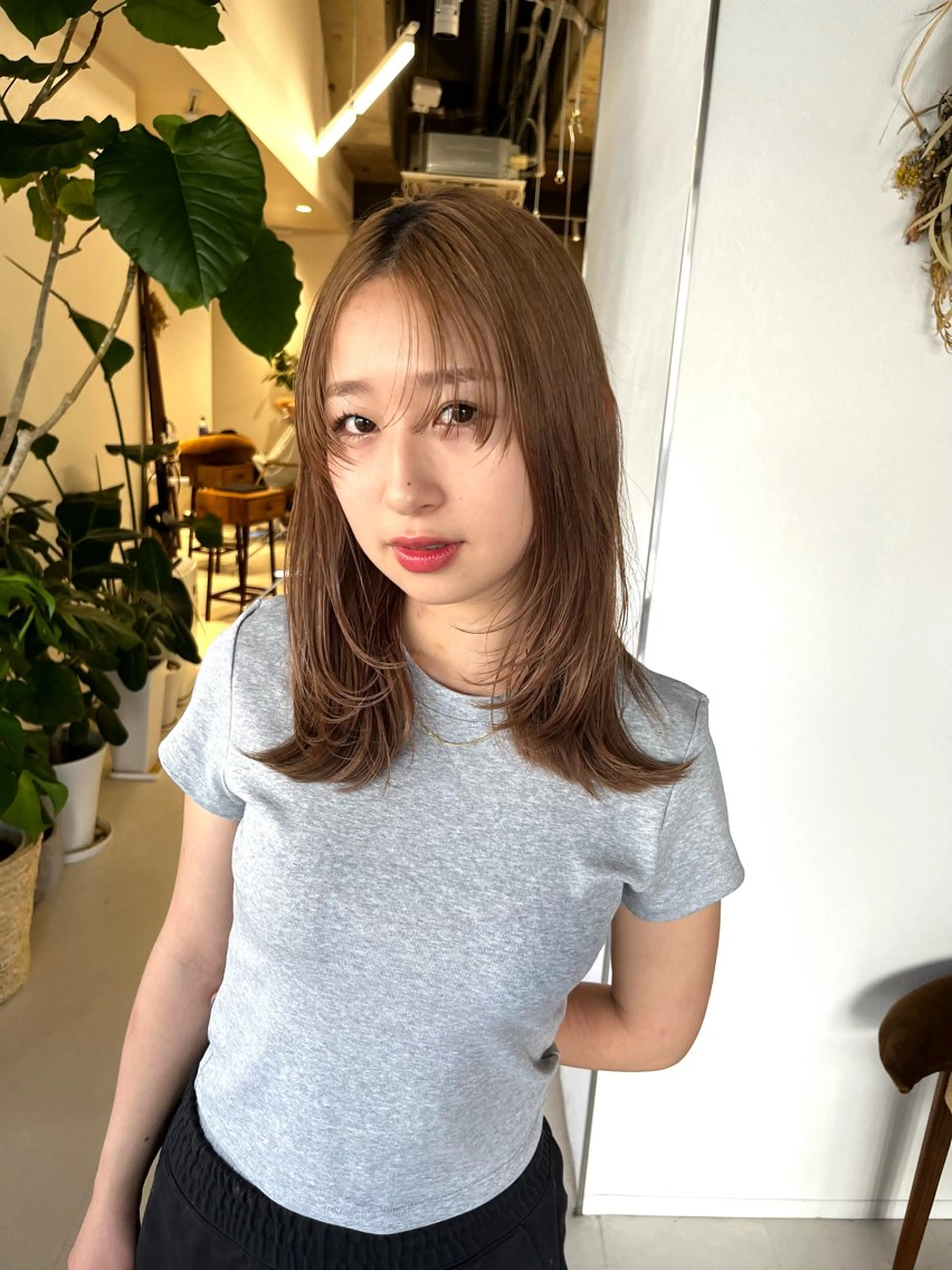 ミディアム カラー ベージュカラー ブラウンカラー レイヤーカット カット ヘアカラー トリートメント フェイスレイヤー/ カラー/konoのヘアスタイル