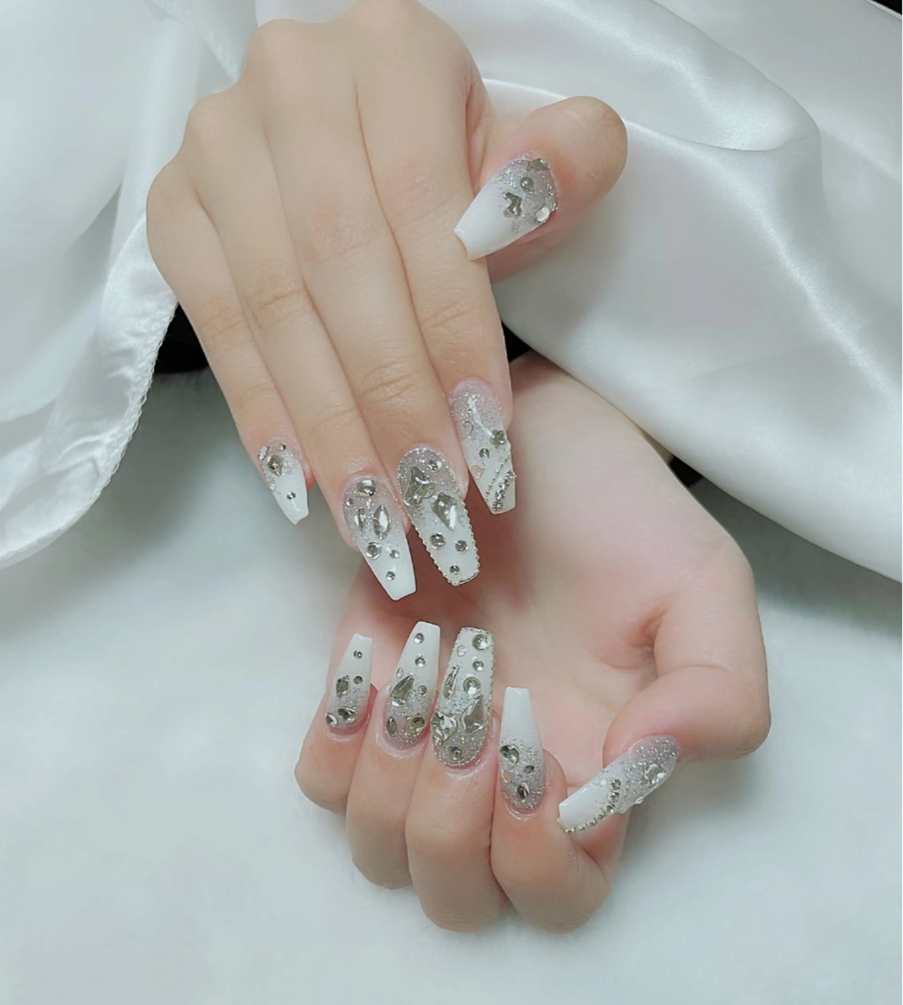 ネイル キラキラネイル ワンホンネイル Amina nail salonのネイルデザイン