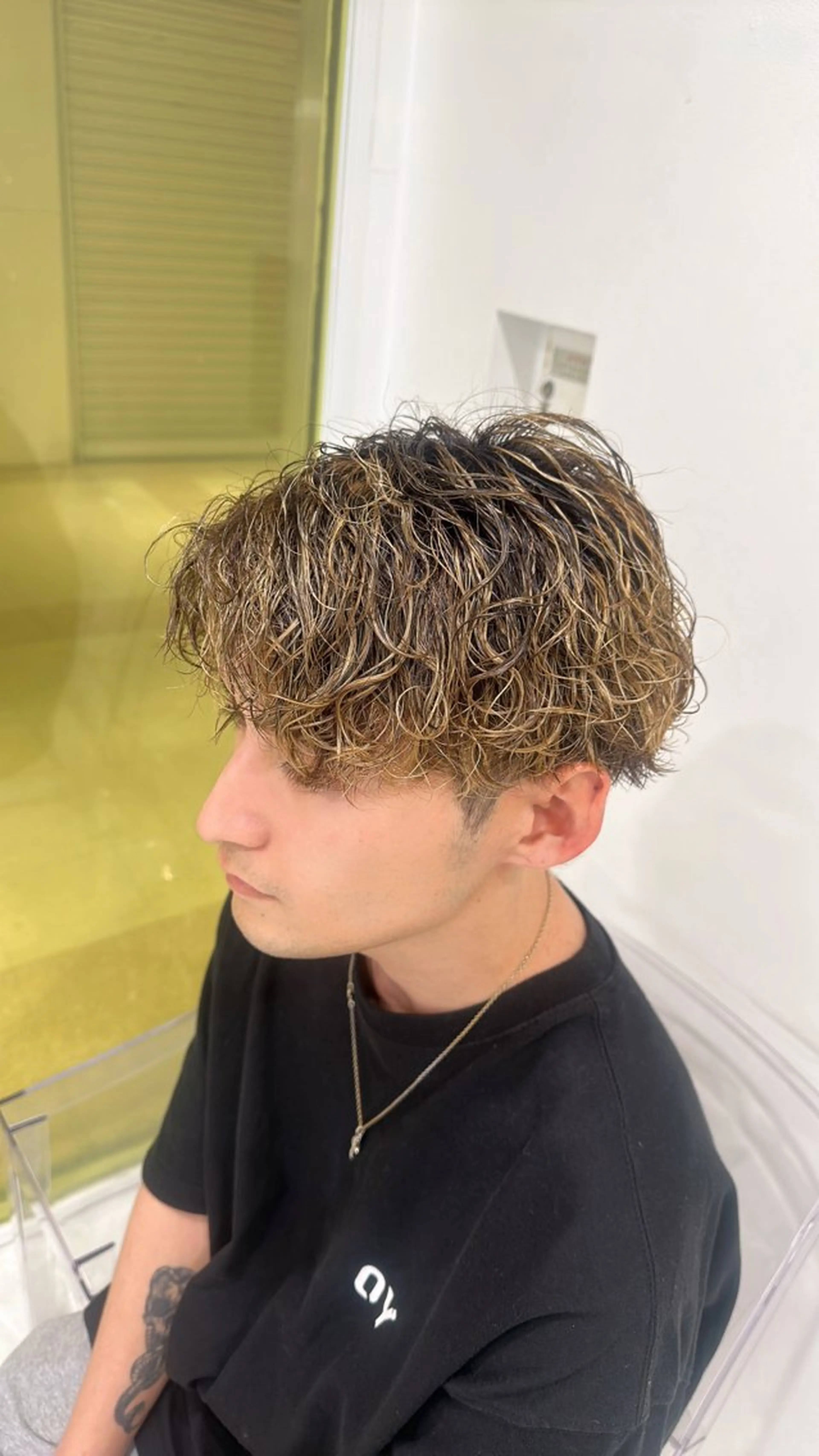 ショート パーマ ハイトーン🌈メンズ カット♡Machanのヘアスタイル