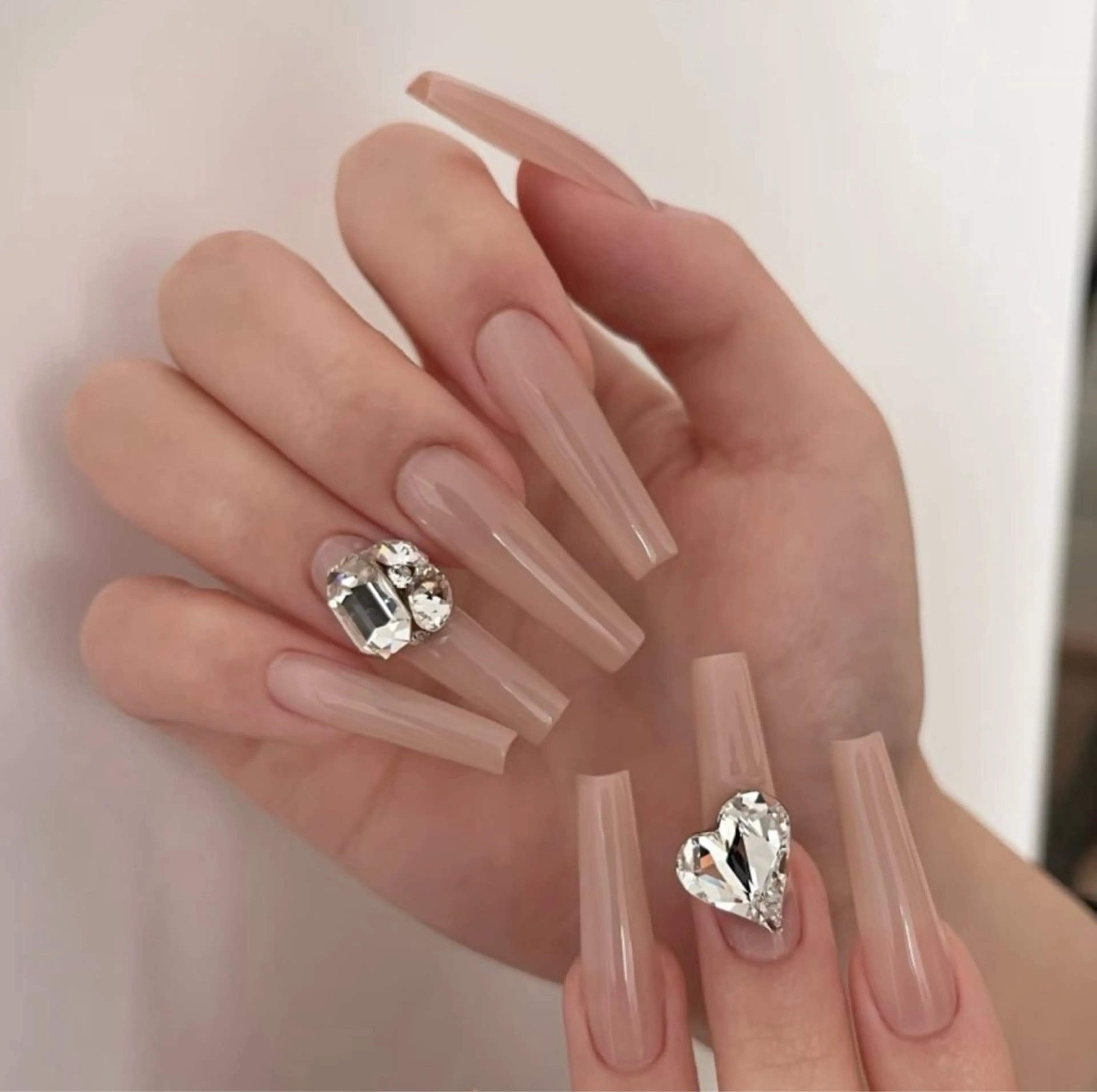 ネイル ハンドネイル BERA NAILSのネイルデザイン