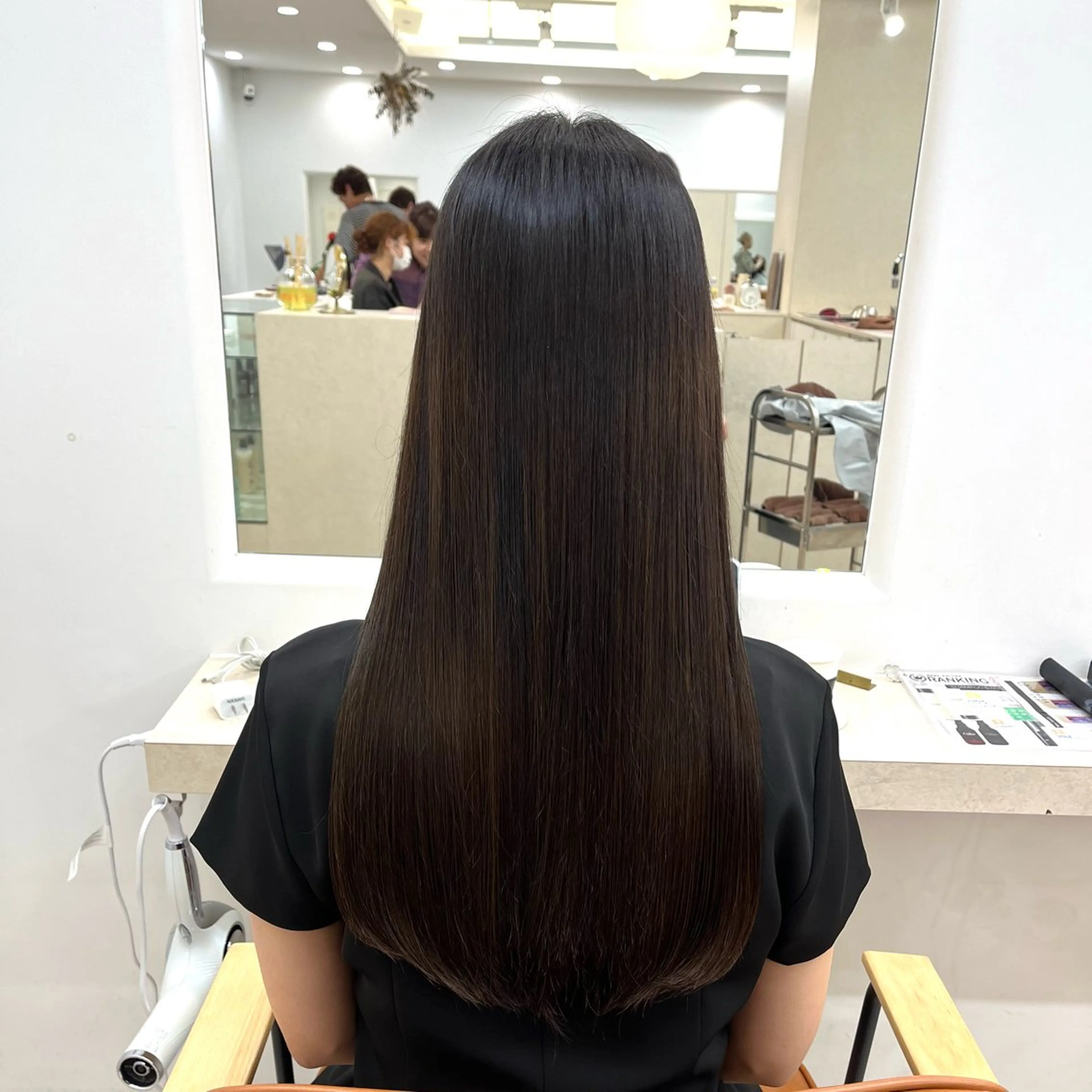 セミロング カラー 🐰あみ【艶カラー/ 縮毛矯正】🫧のヘアスタイル