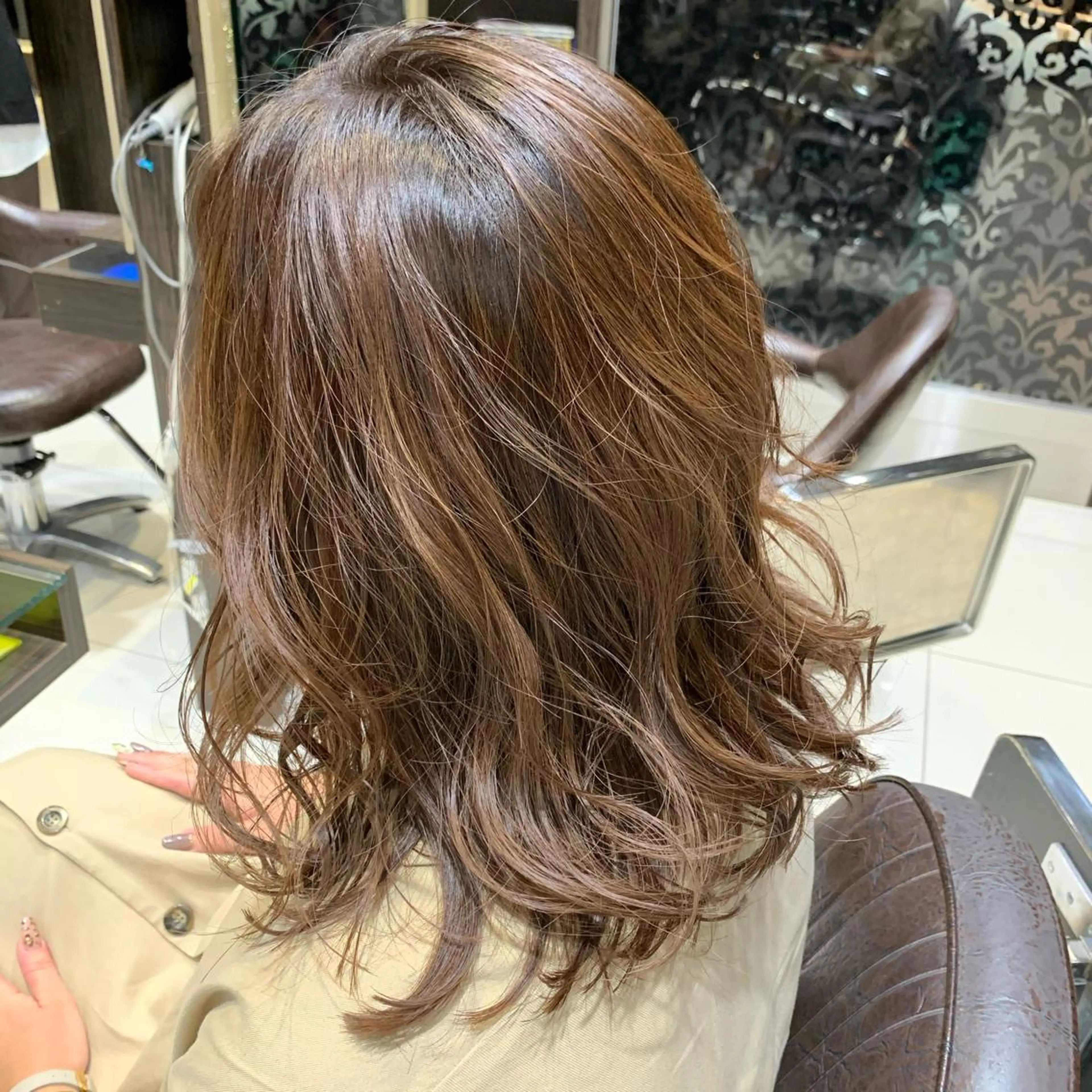 ミディアム カット ヘアカラー 岡本 勇輝のヘアスタイル