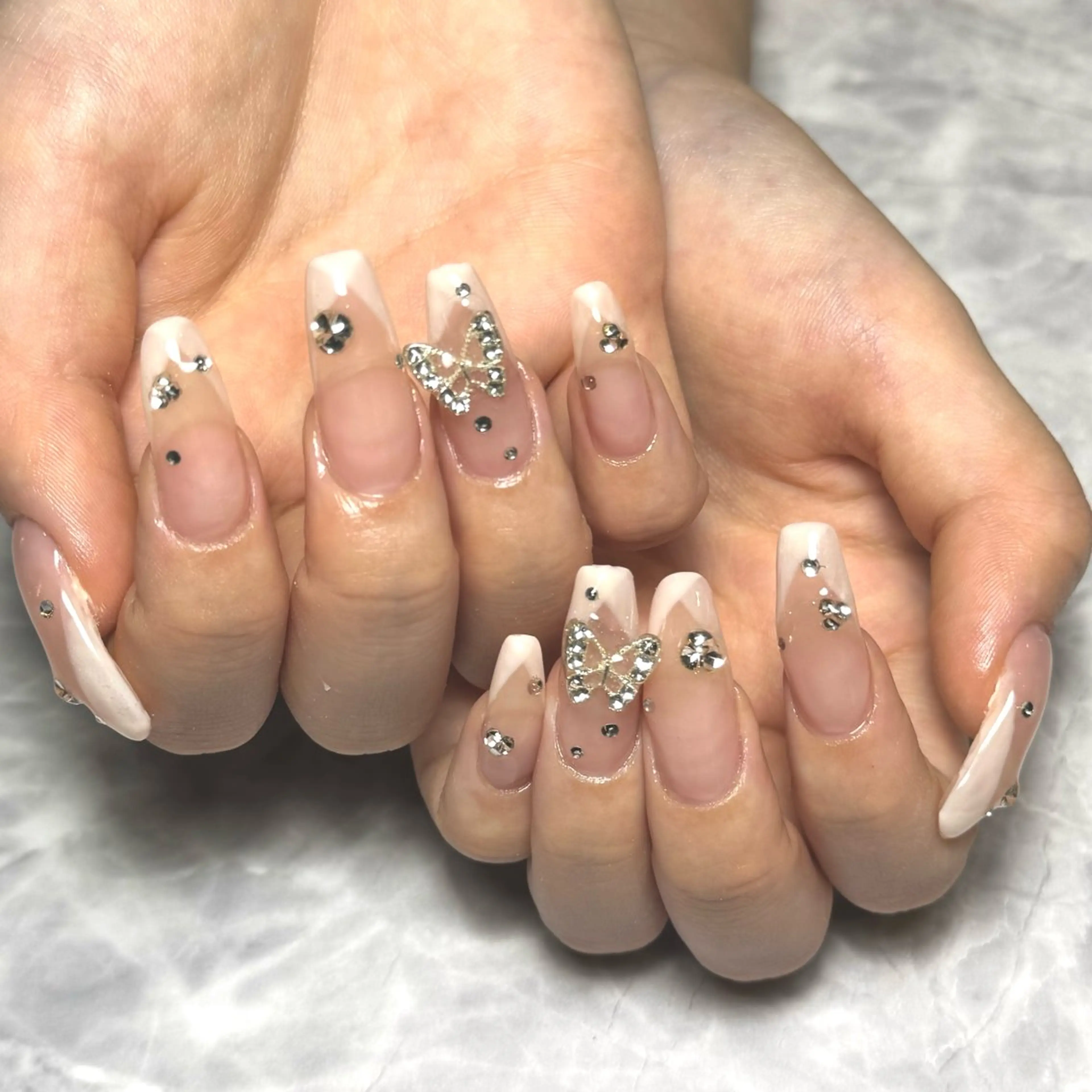 ネイル フレンチネイル キラキラネイル 夏ネイル ワンホンネイル ハンドネイル Nail Salon Lillion【リリオン】所属・lillion karenのネイルデザイン
