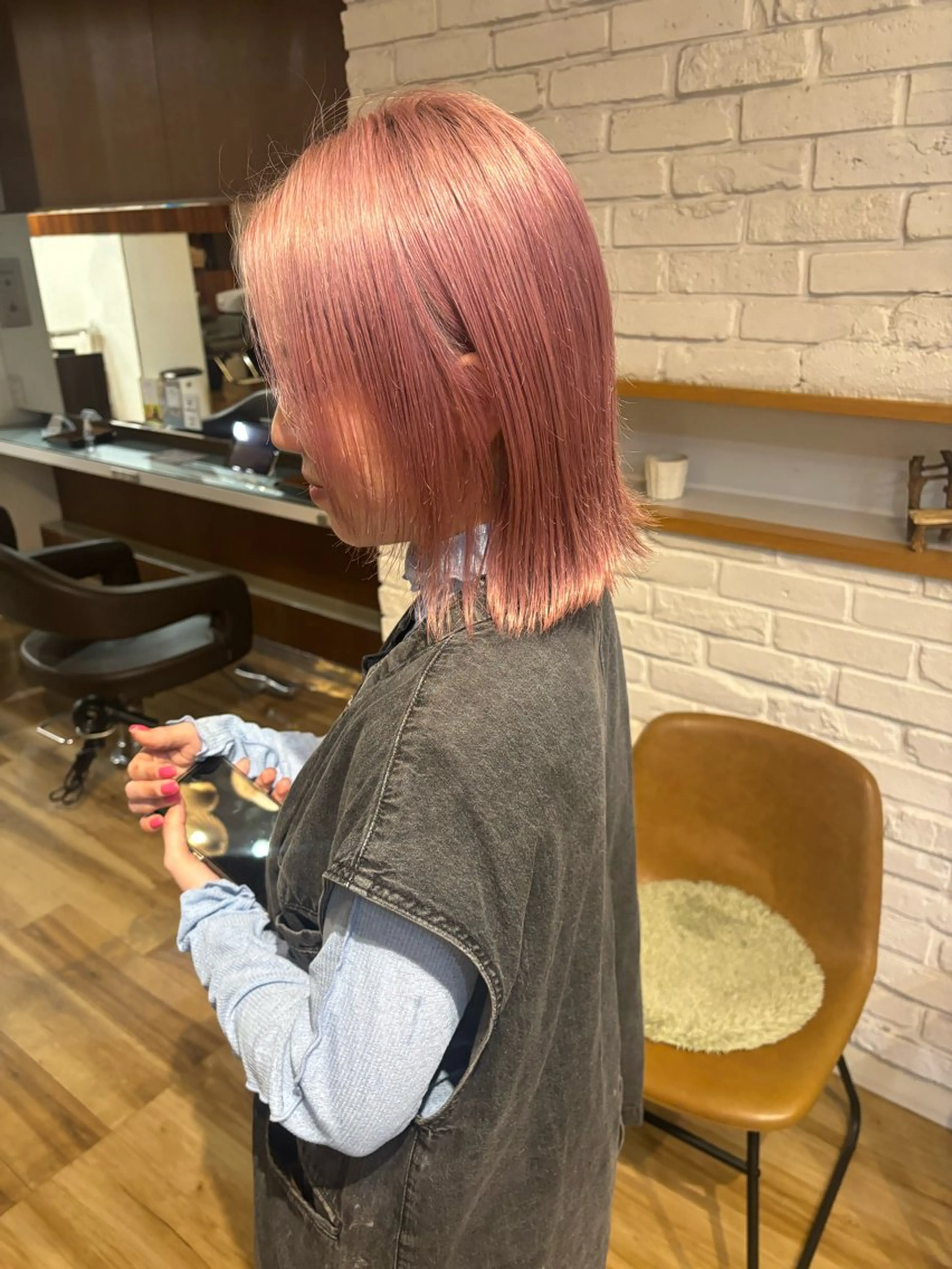 ショート カラー ボブ 外ハネヘア カット ヘアカラー トリートメント レイヤーカット /透明感/千葉怜寿のヘアスタイル