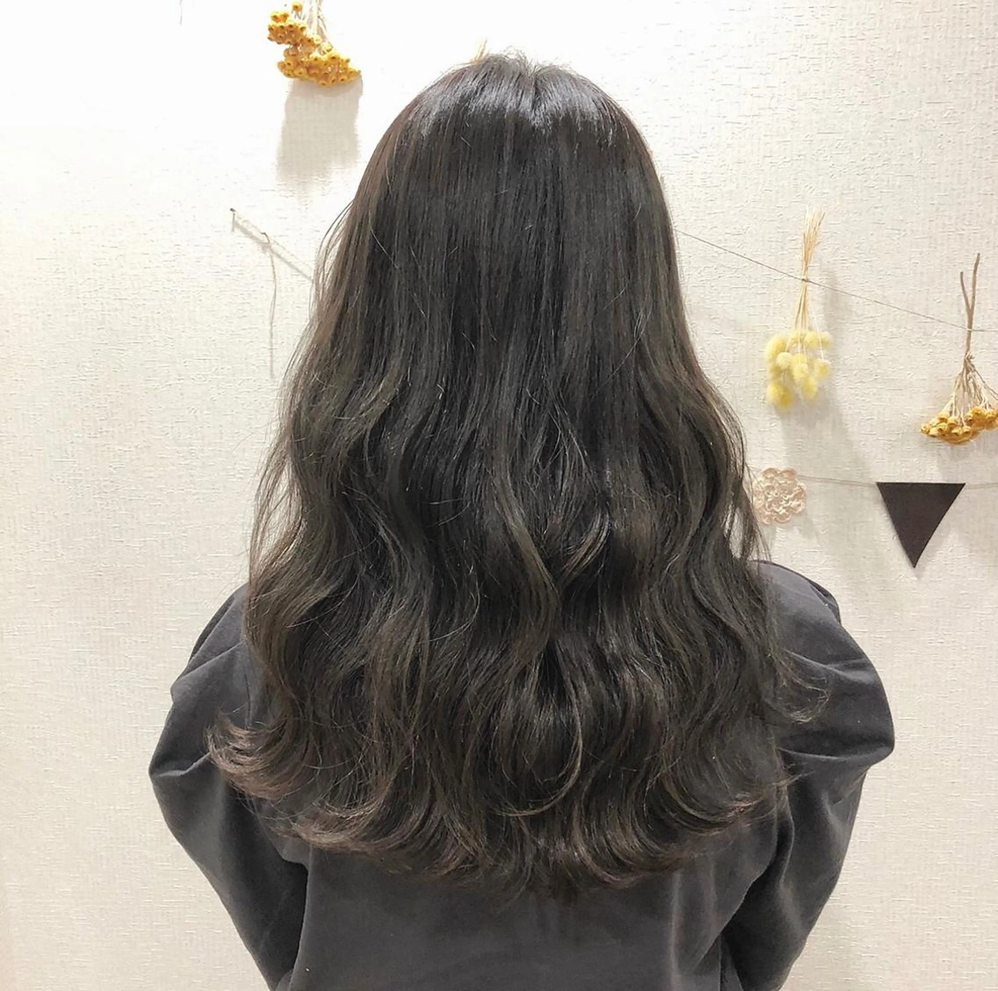 カラー ブリーチ グレージュ ブリーチなしカラー ヘアカラー トリートメント トレンドヘア🌿 chinariのヘアスタイル