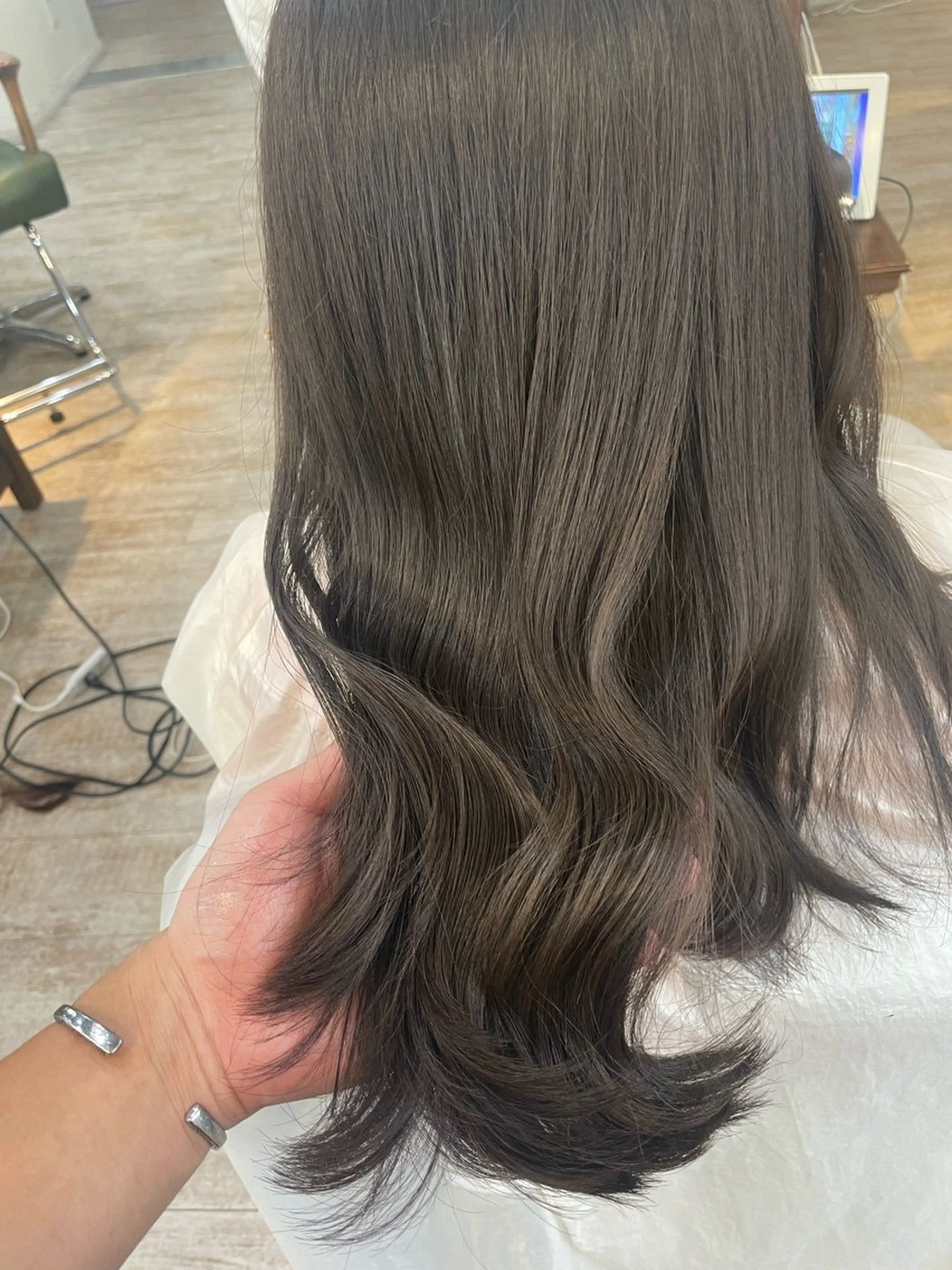 セミロング ヘアカラー トリートメント レイヤーカット 中屋光貴のヘアスタイル