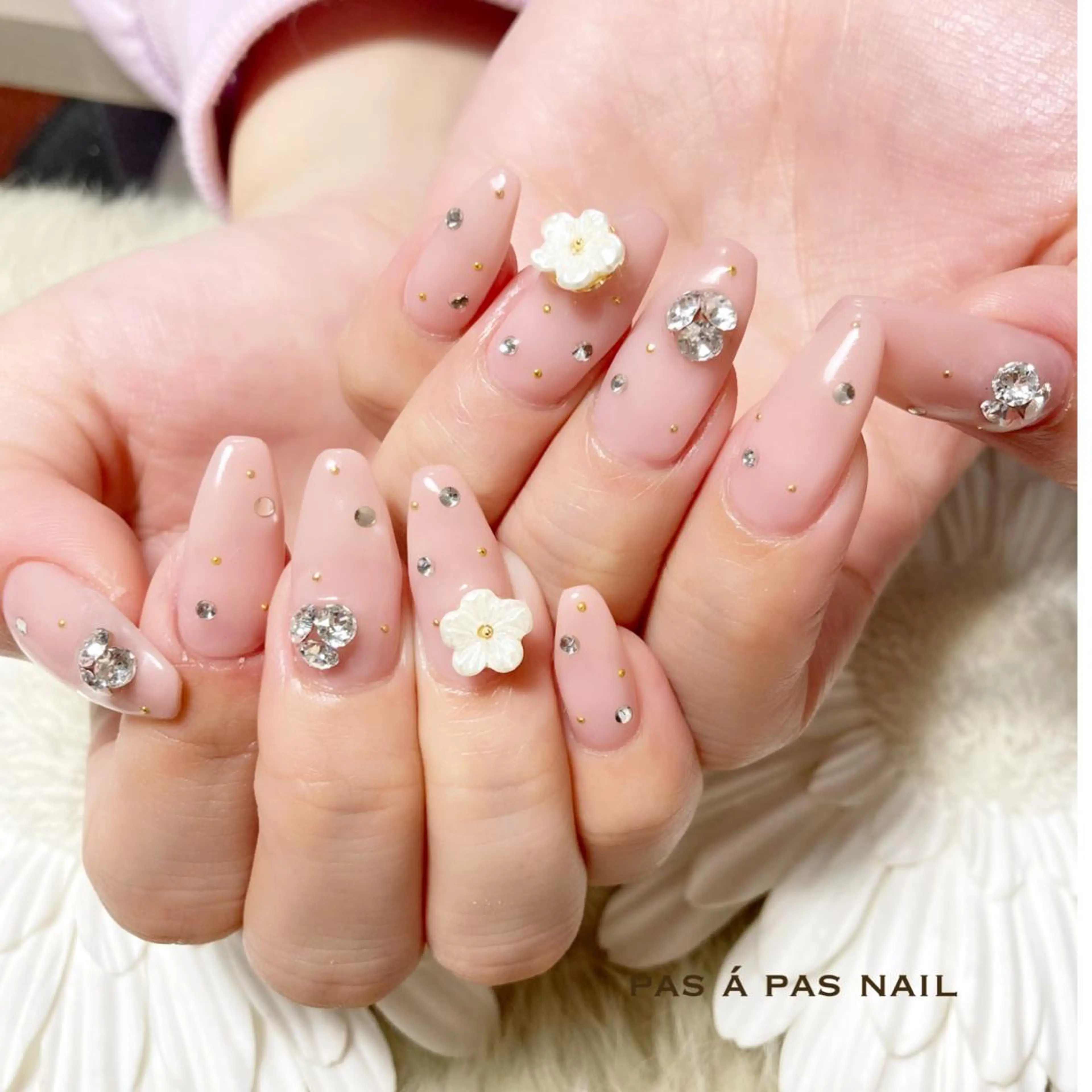 セミロング ハンドネイル Yakko pas á pasのネイルデザイン