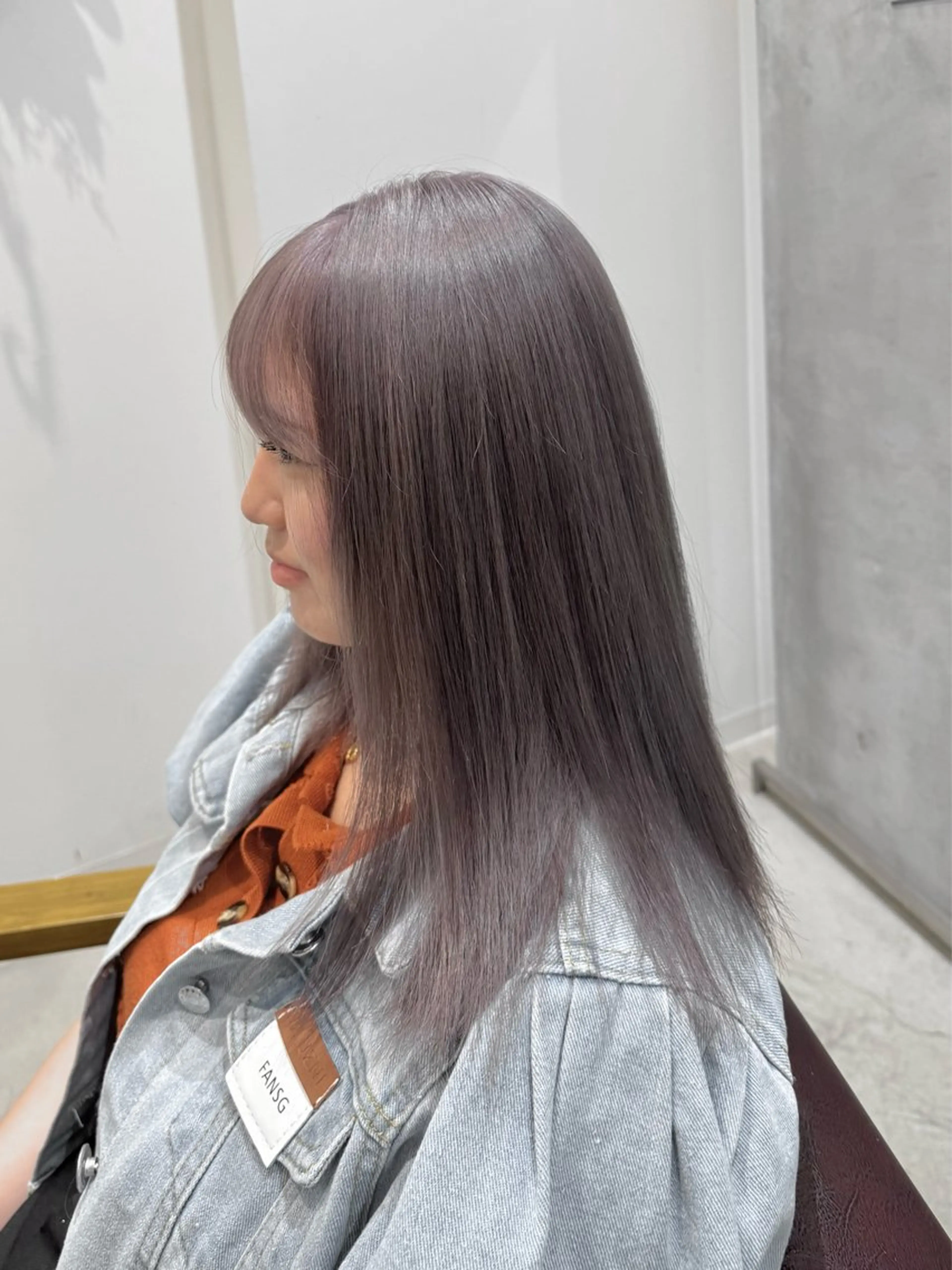 セミロング カラー 切りっぱなしボブ セミロングパーマ バレイヤージュ ベージュカラー ブリーチ ヘアカラー honoハイトーン Lote.一宮のヘアスタイル