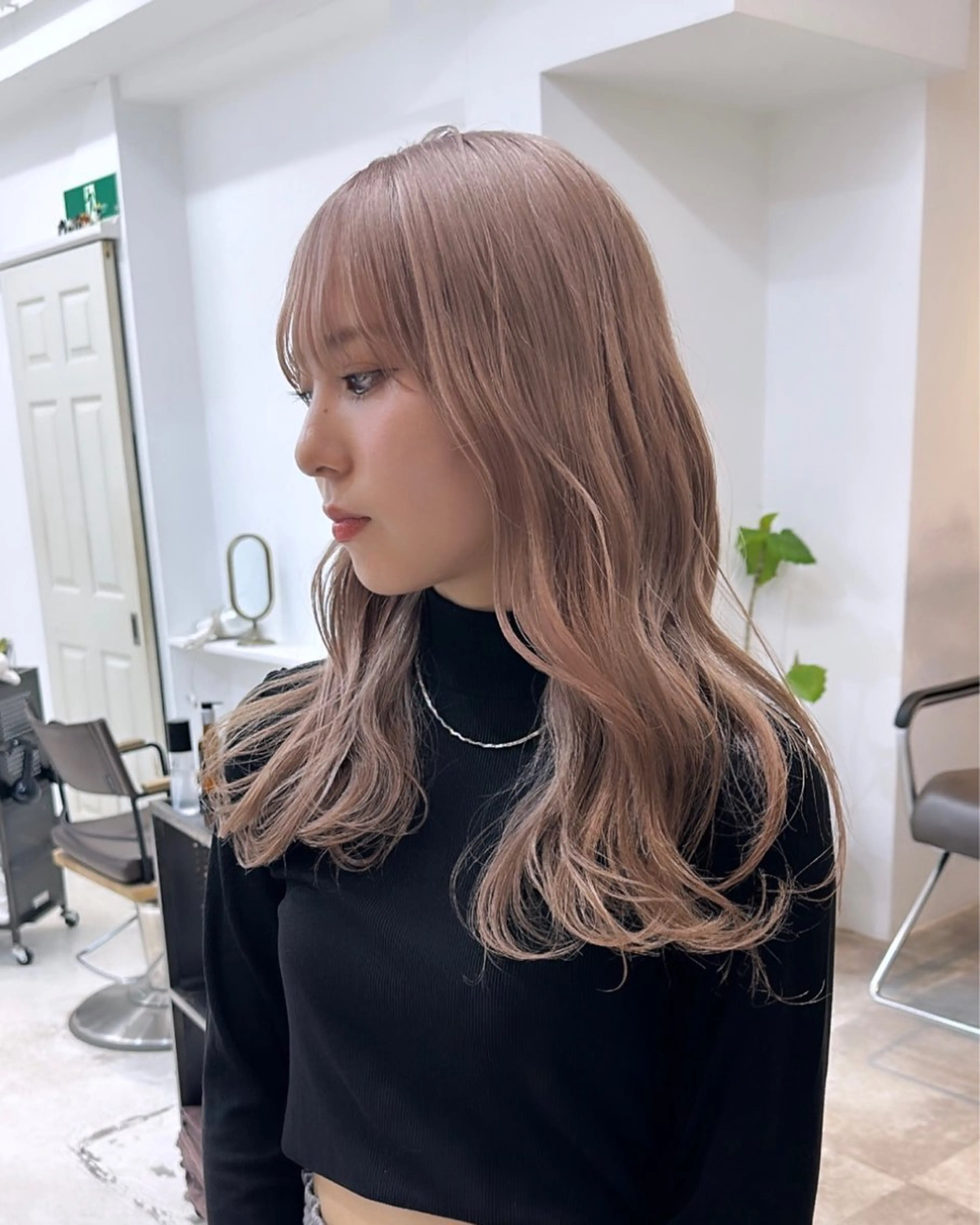 セミロング カラー 抜きっぱなしブロンド ササキカズマのヘアスタイル