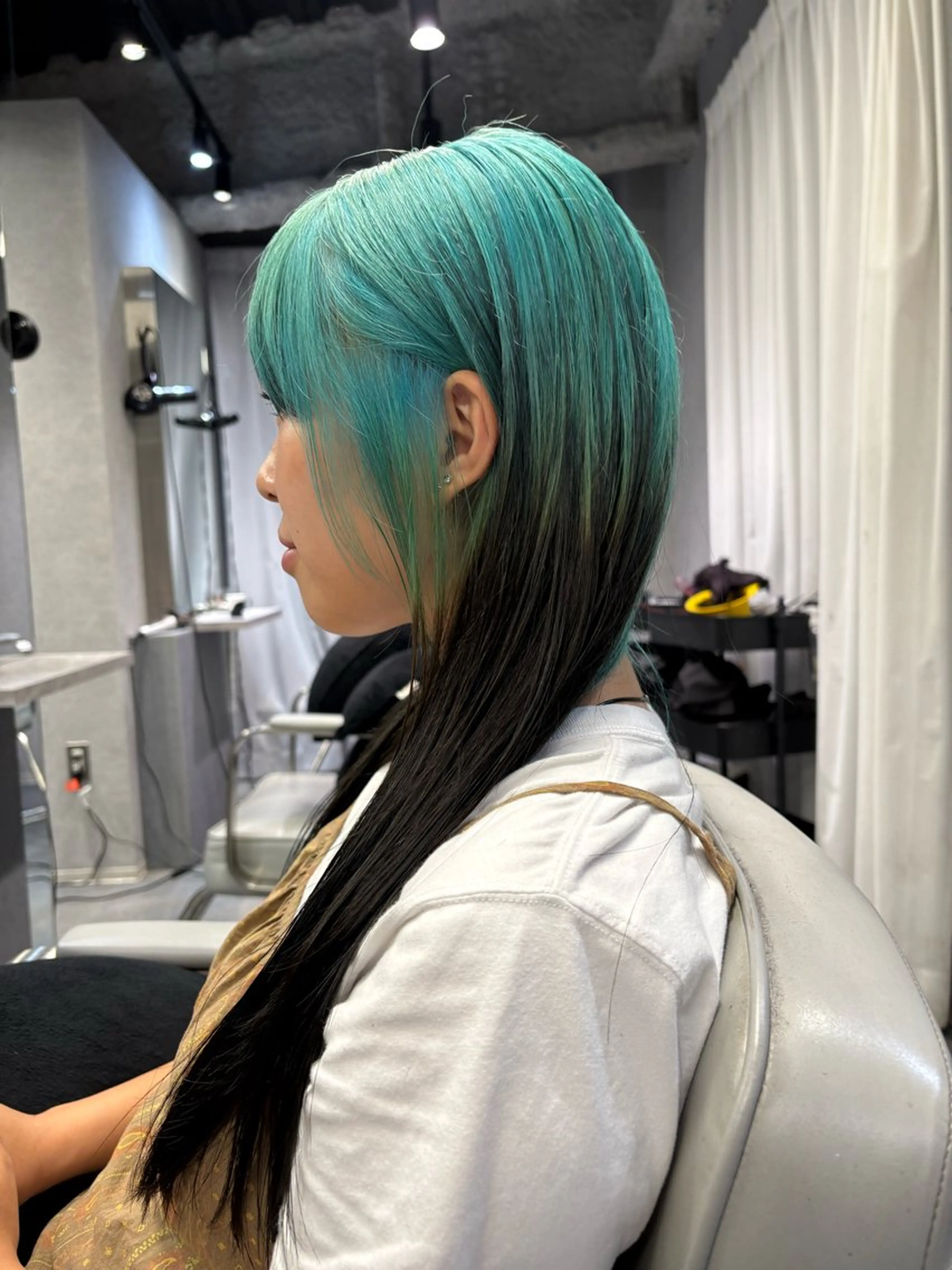 ロング カラー ブリーチ ミント rilas博多所属・博多JYUI/ウルフ ハイトーン/デザインのヘアスタイル