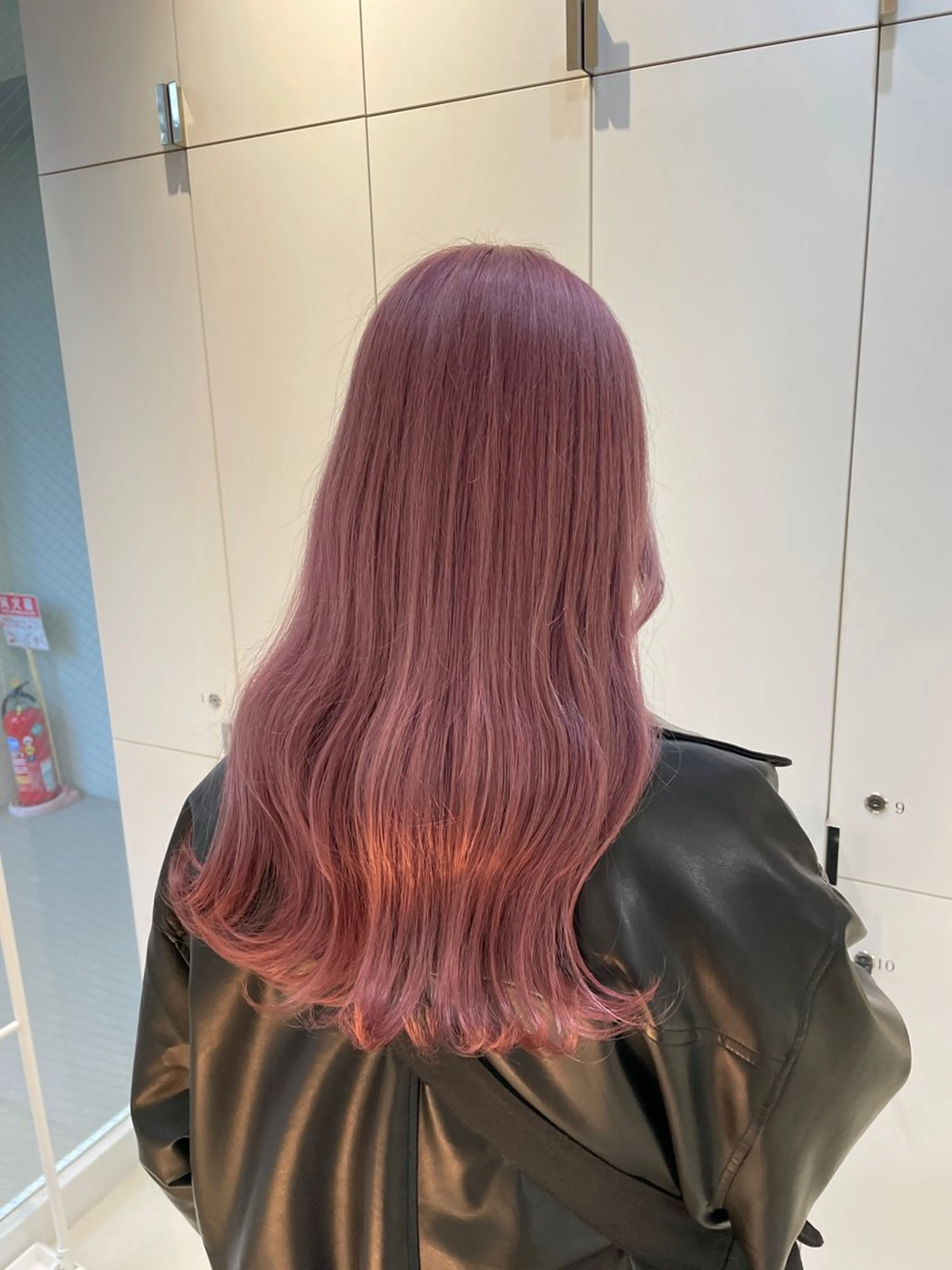 ロング カラー ヘアアレンジ ブリーチ ラベンダーカラー ピンクカラー ピンクラベンダー 縮毛矯正 ヘアカラー トリートメント ヘッドスパ ヘアセット 艶髪✨寒色カラー✨ 翁長孝輔のヘアスタイル