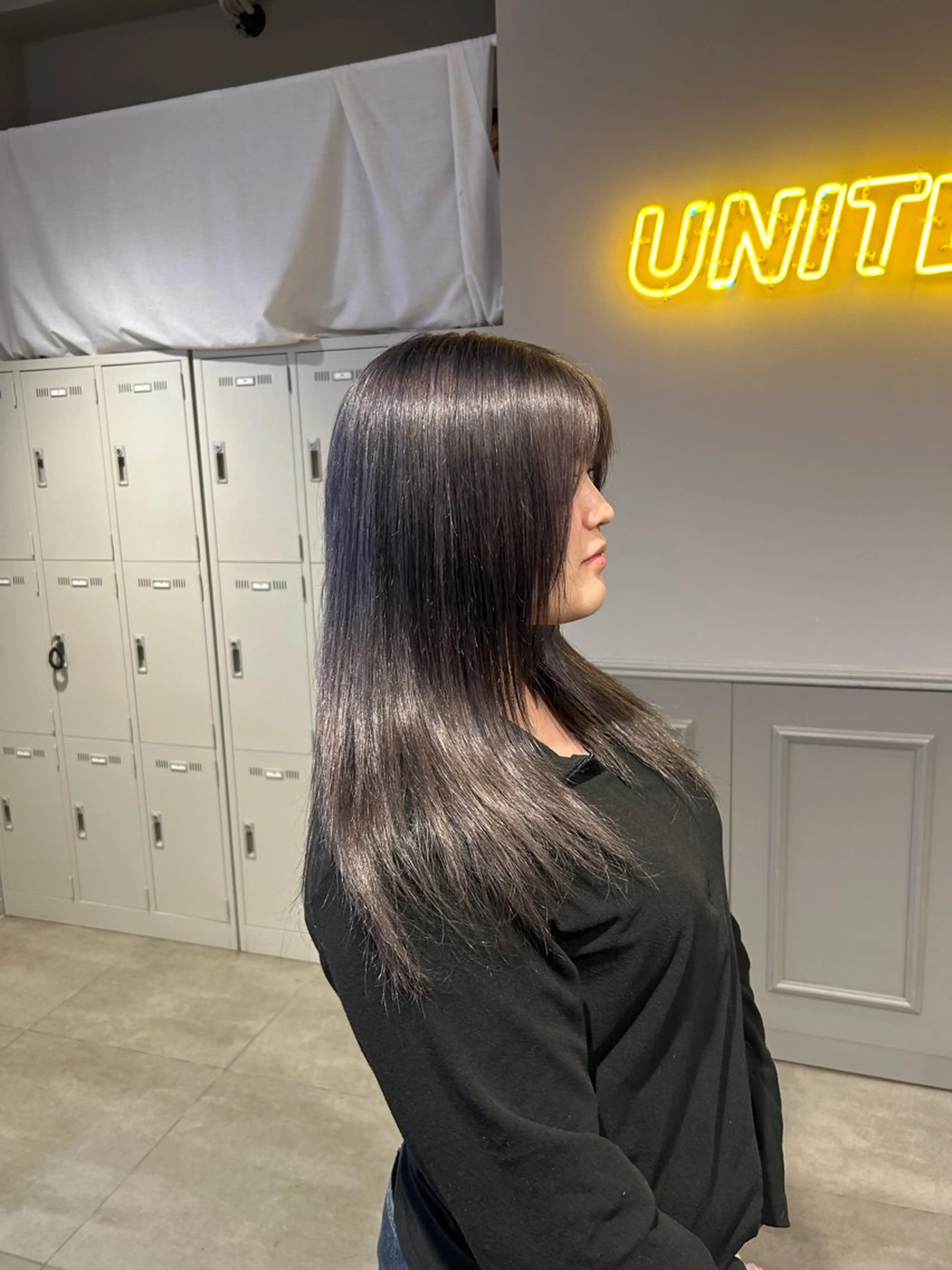 カラー カット ヘアカラー トリートメント ヘッドスパ 韓国ヘア暗髪 ダブルカラーメンズ可のヘアスタイル