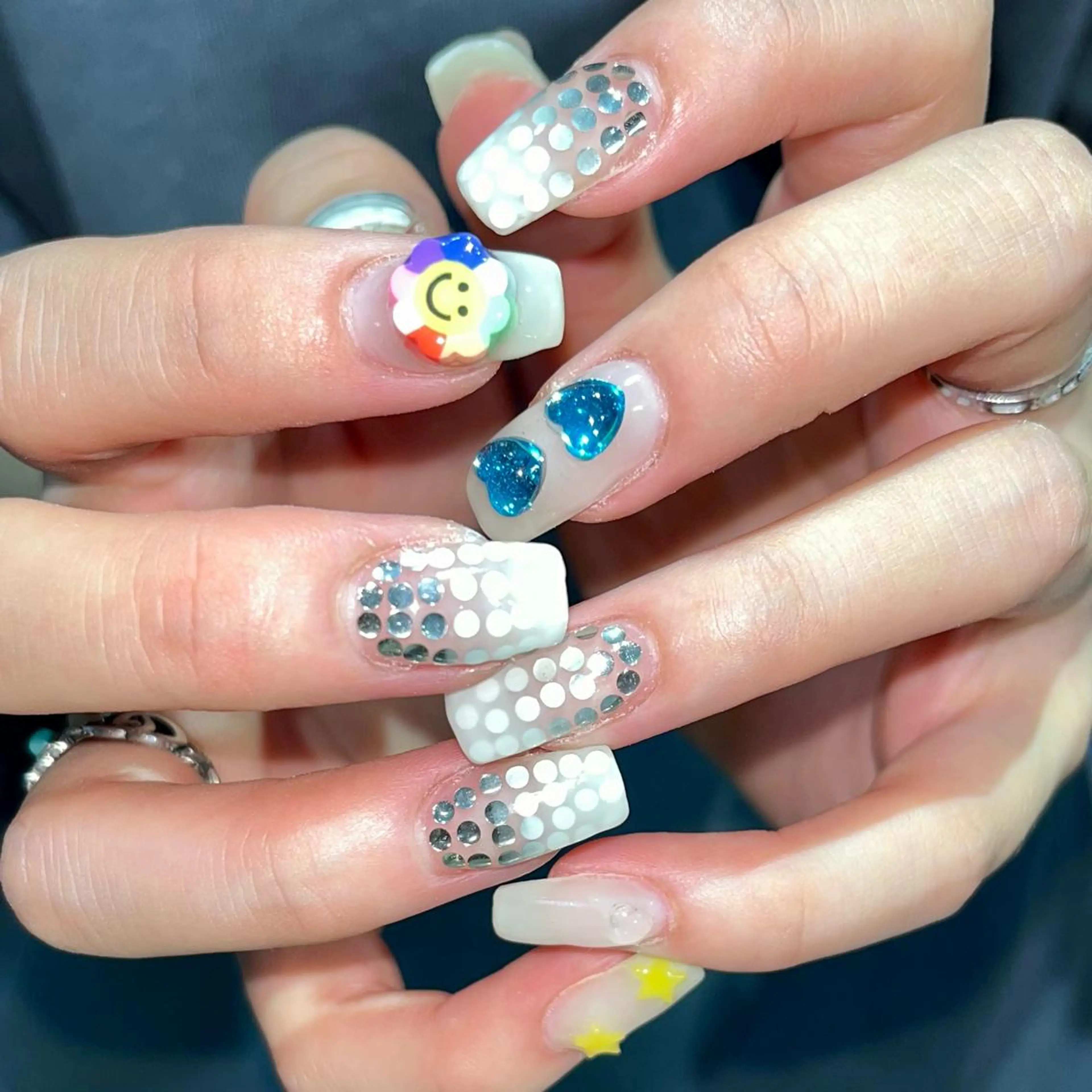 ネイル 🪐富島彩夏 /海外nail🪐のネイルデザイン