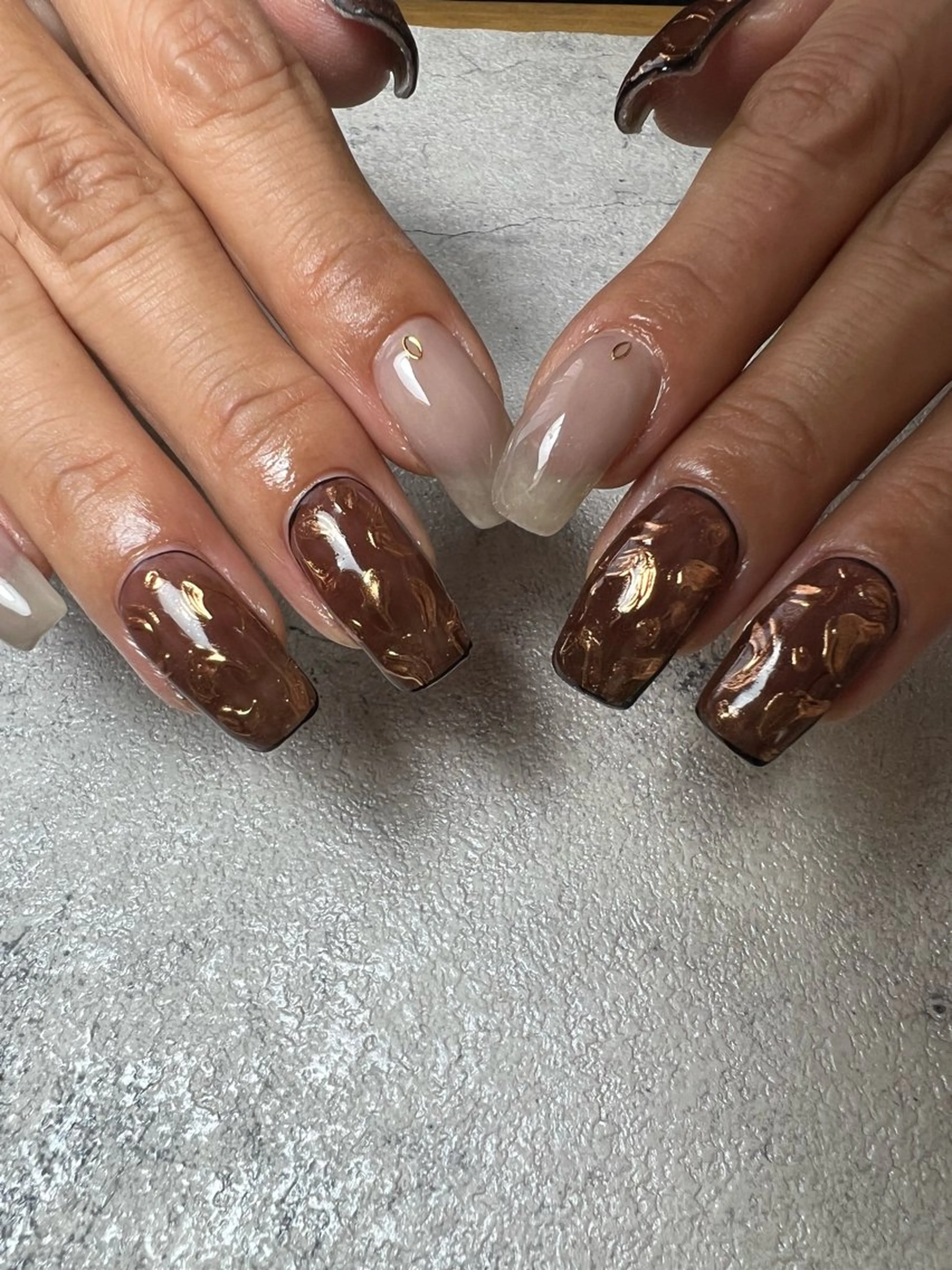 ネイル アニマル柄 アートネイル ブラウン ジェルネイル ミラーネイル flowers nailのネイルデザイン