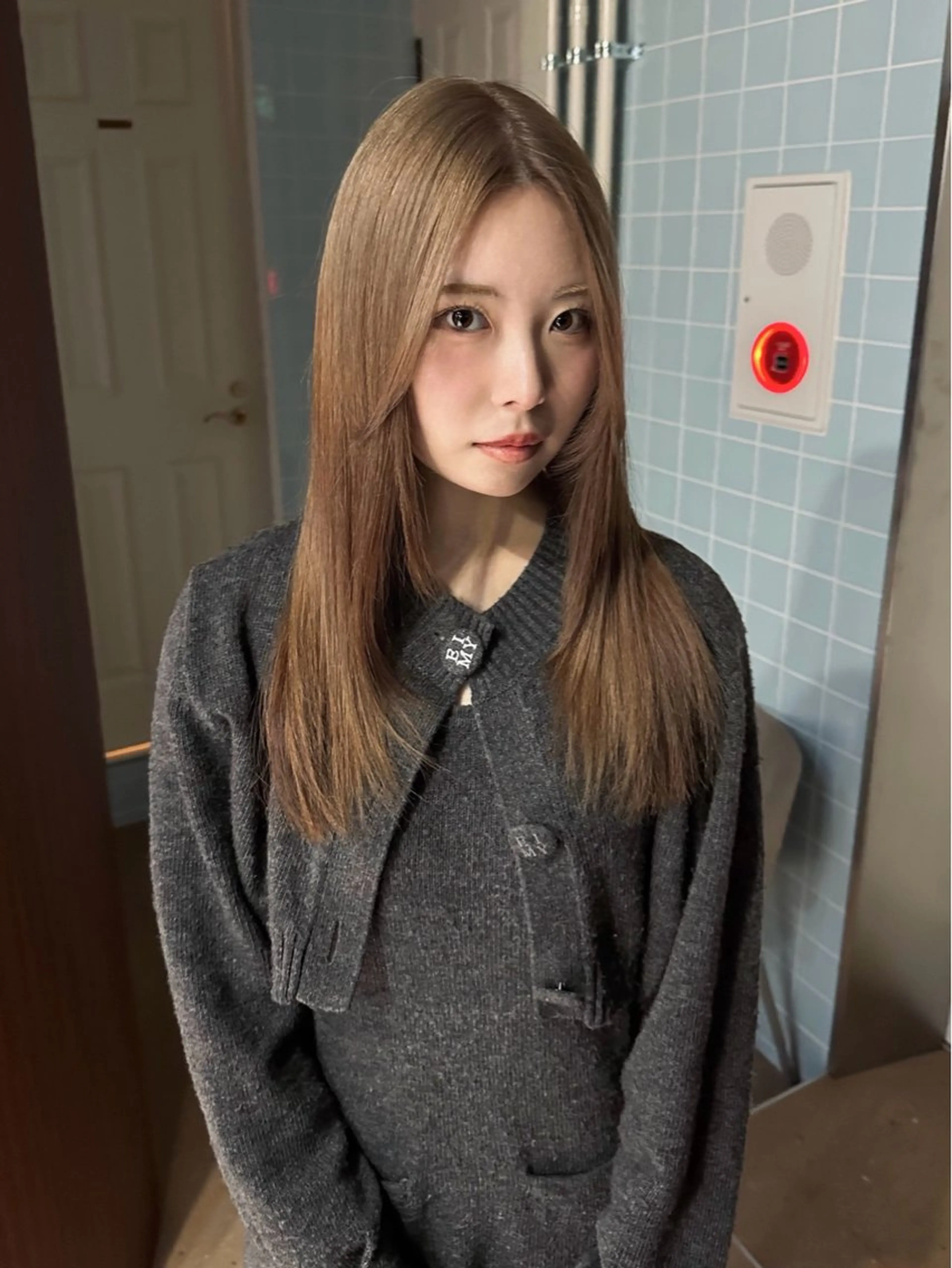 セミロング カラー ブリーチ 顔まわりレイヤー レイヤーカット ウルフ/レイヤー/ 渋谷🔮西村 悠大のヘアスタイル