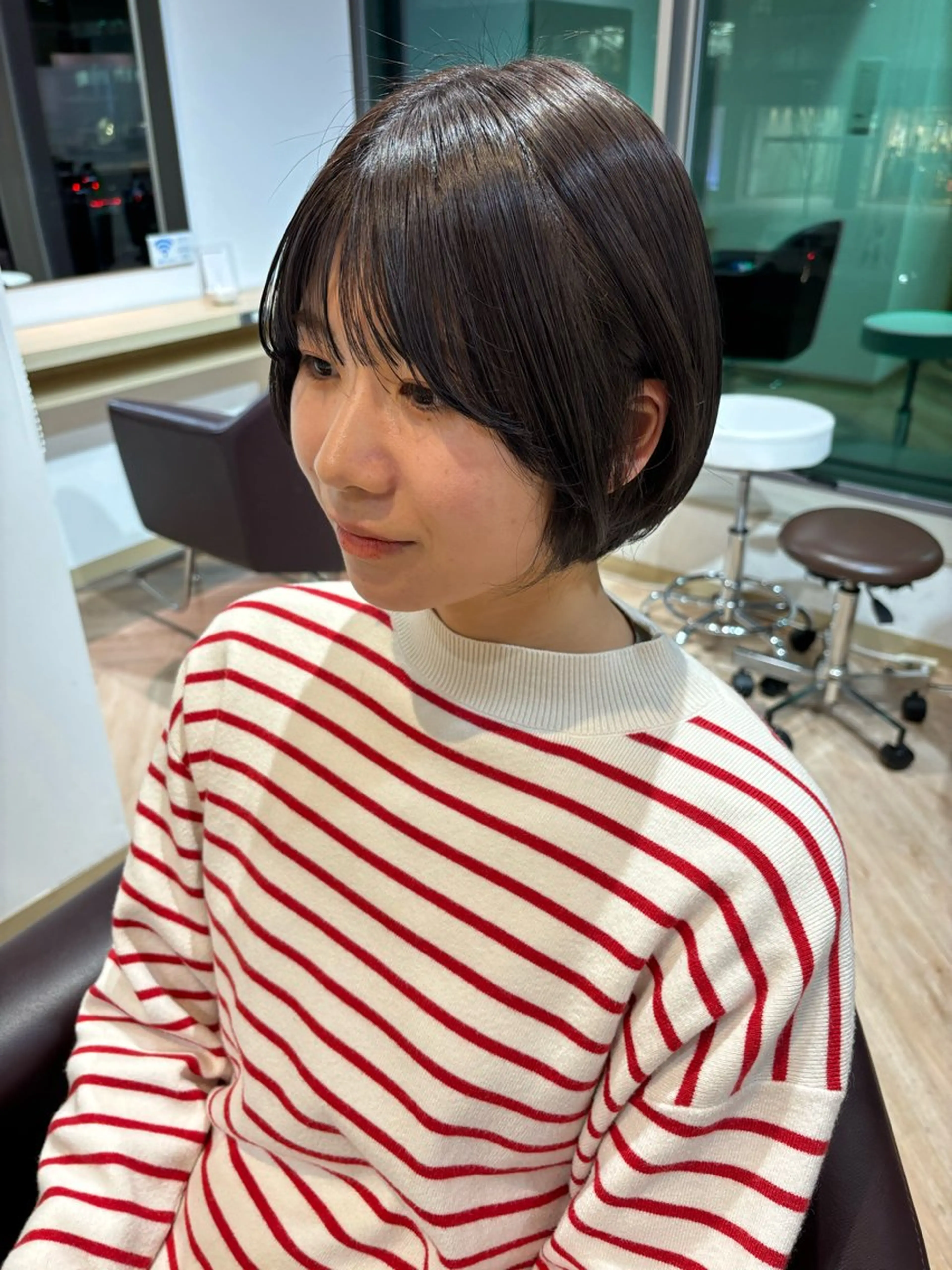 ショート 優衣/パーマ/レイヤ ー/似合わせカラーのヘアスタイル
