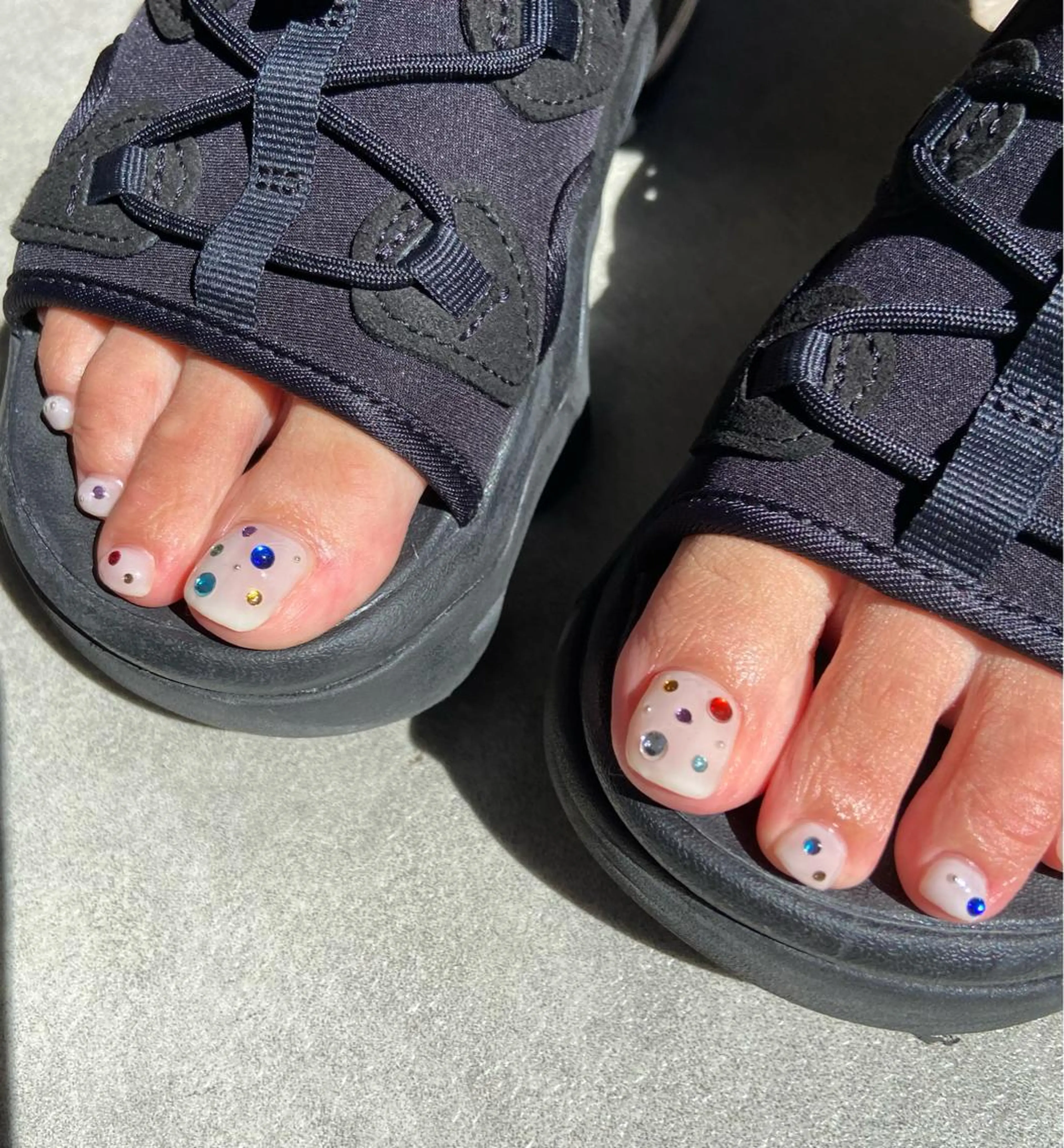 ネイル フットネイル ストーンネイル ワンホンネイル salon de oct.のネイルデザイン