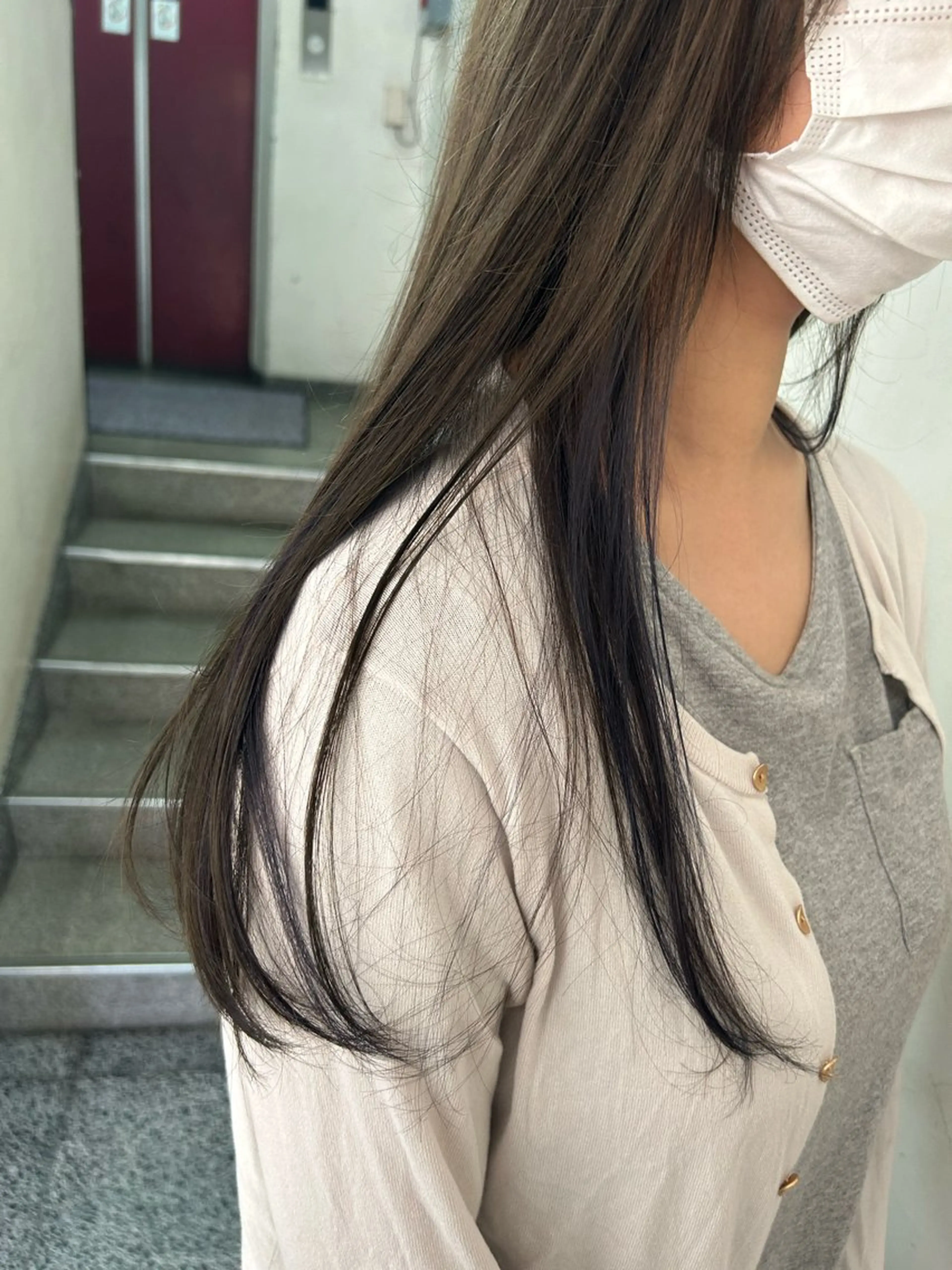 ロング カラー ベージュカラー イヤリングカラー オリーブベージュ ヘアカラー 志賀 菜妃のヘアスタイル
