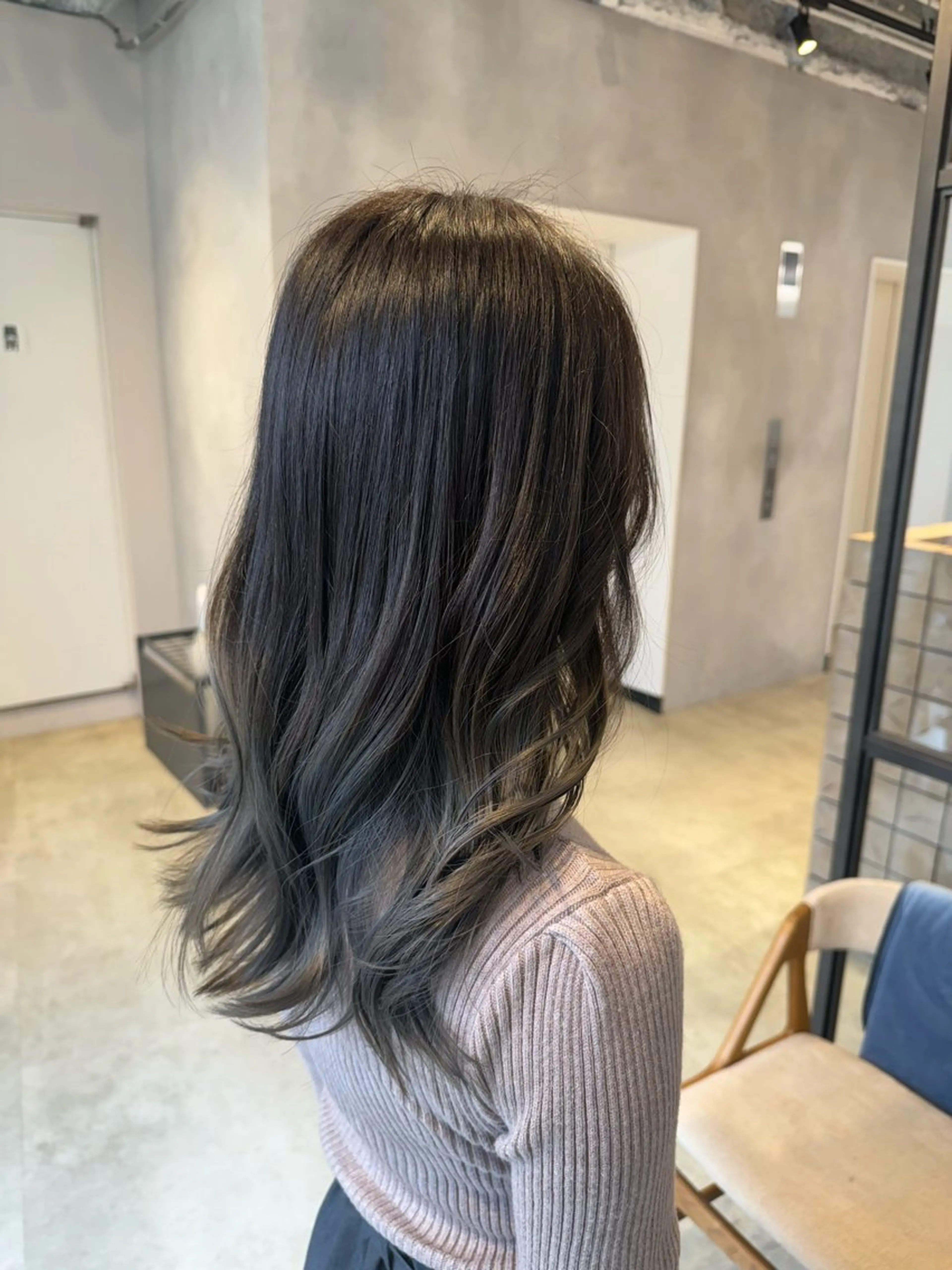 カラー ブリーチ グラデーションカラー グレージュ ハイトーンカラー カット ヘアカラー トリートメント 透明感カラー✨艶髪 制作🌱山根あゆみのヘアスタイル