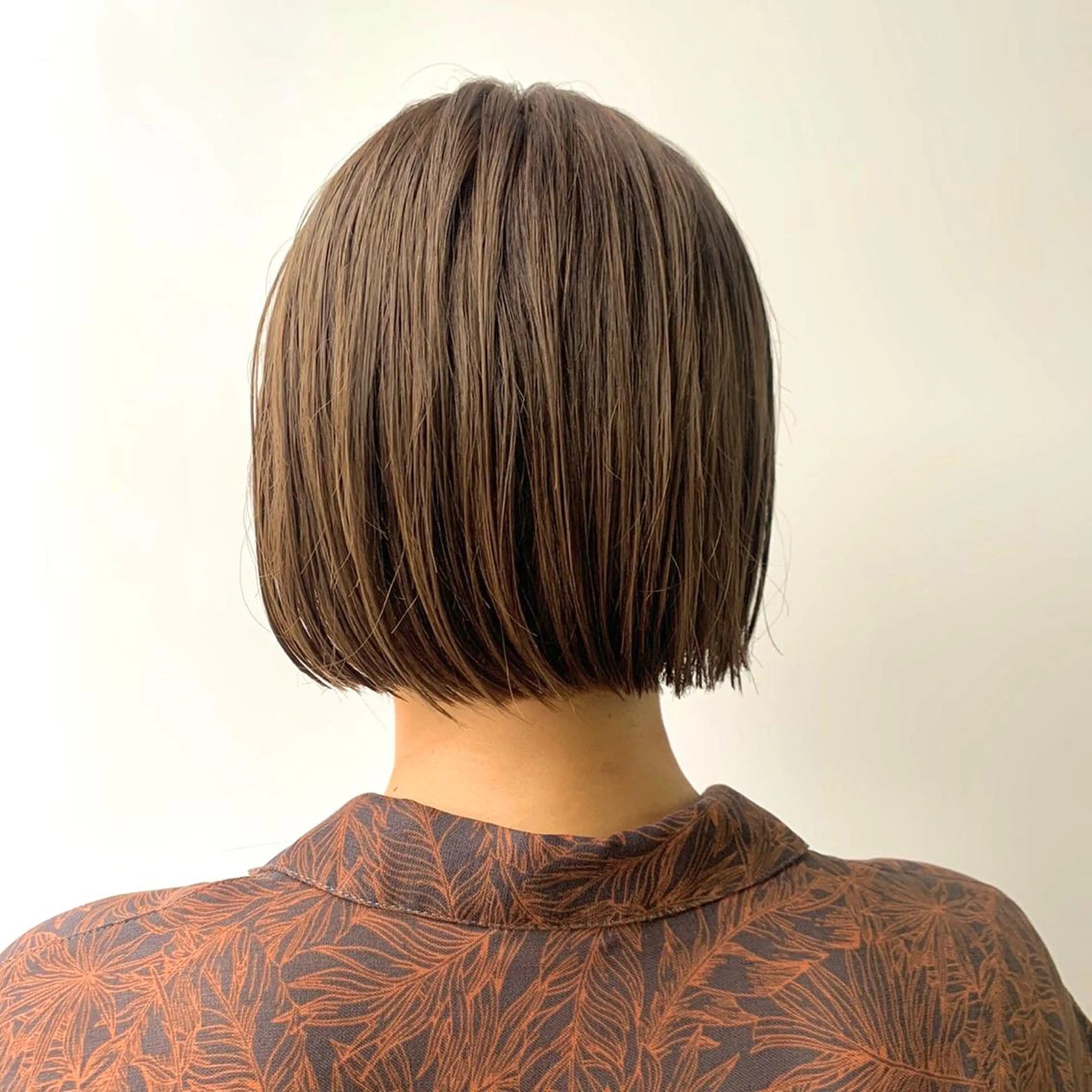 ショート カラー 切りっぱなしボブ ボブ 似合わせカット トリートメント カット ヘアカラー トリートメント (h)wim ウィムのヘアスタイル