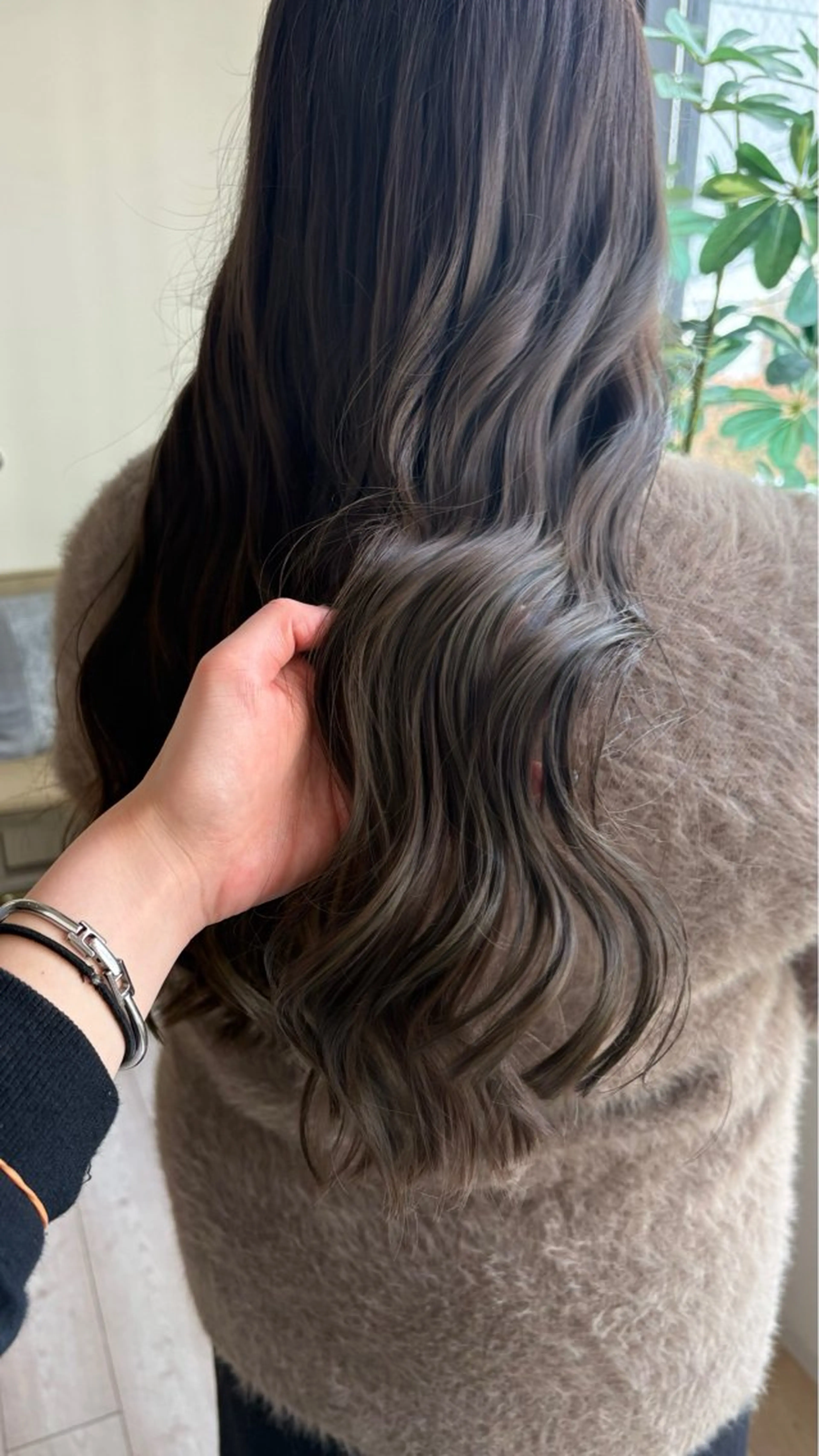 ロング カラー グレージュ オリーブグレージュ オリーブグレー ひなの/透明感 カラー/レイヤーのヘアスタイル