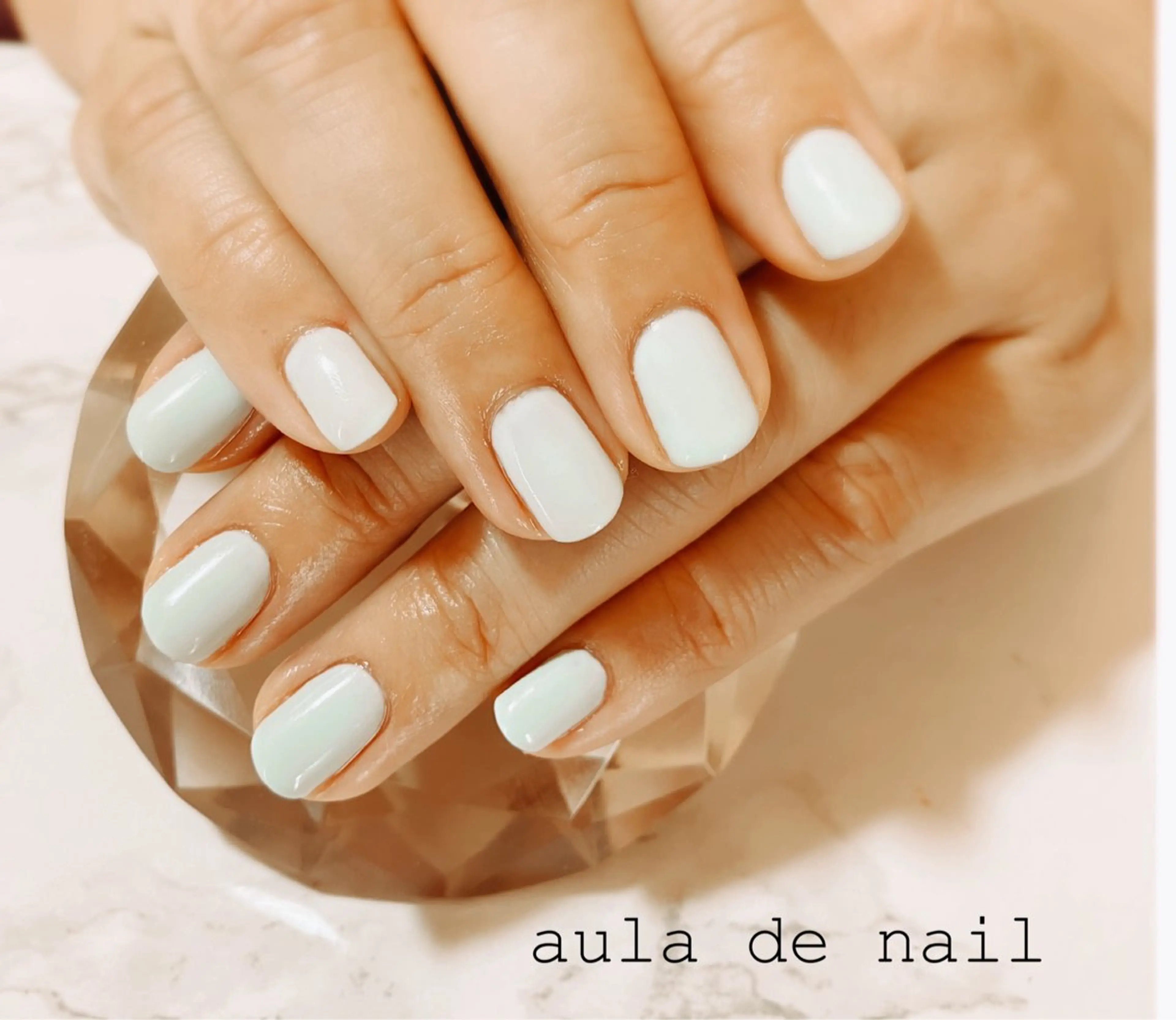 ネイル グリーン オフィスネイル ワンカラーネイル ショートネイル ハンドネイル auladenail アウラデネイルのネイルデザイン